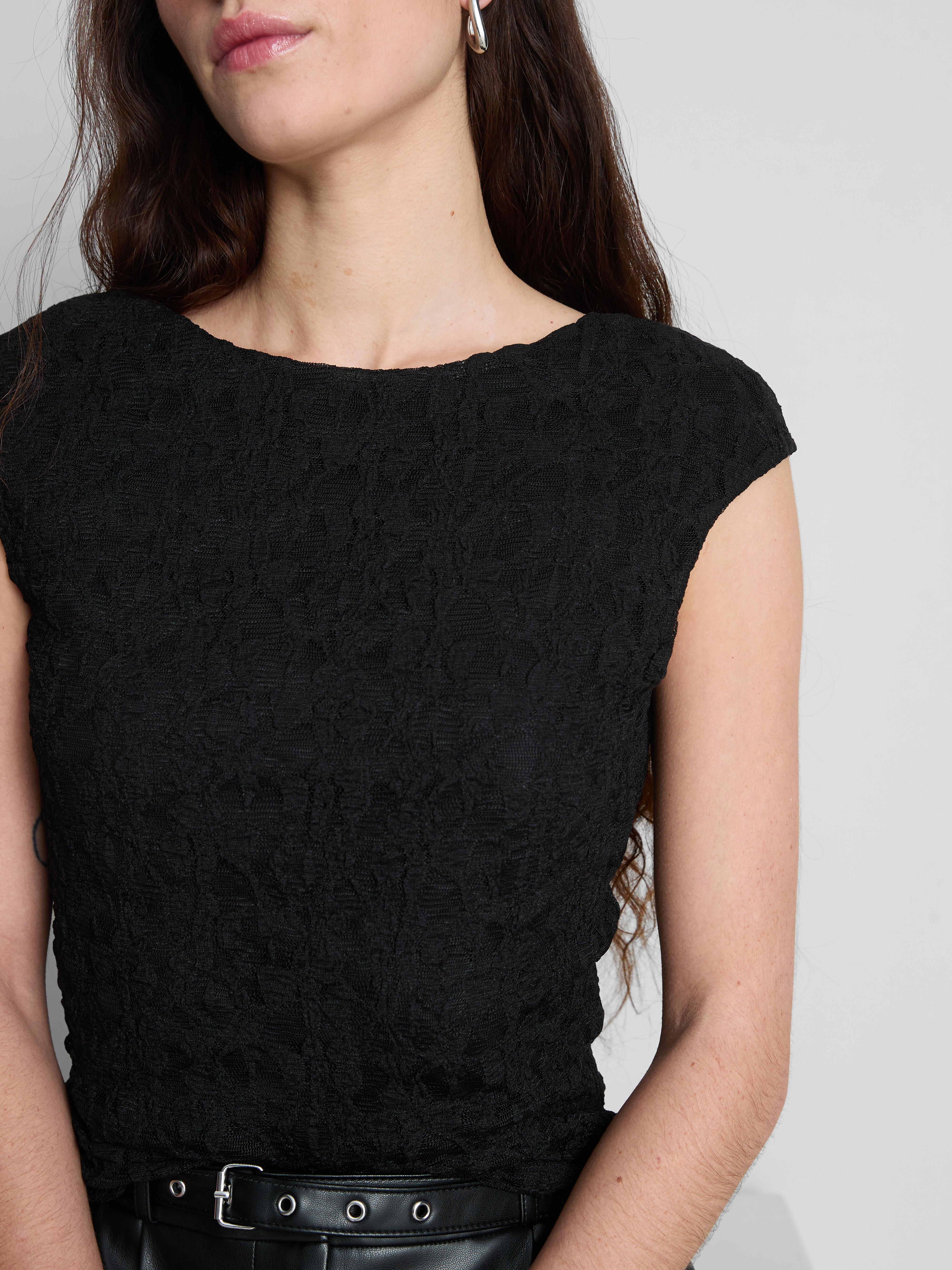 Top de encaje corto sin mangas