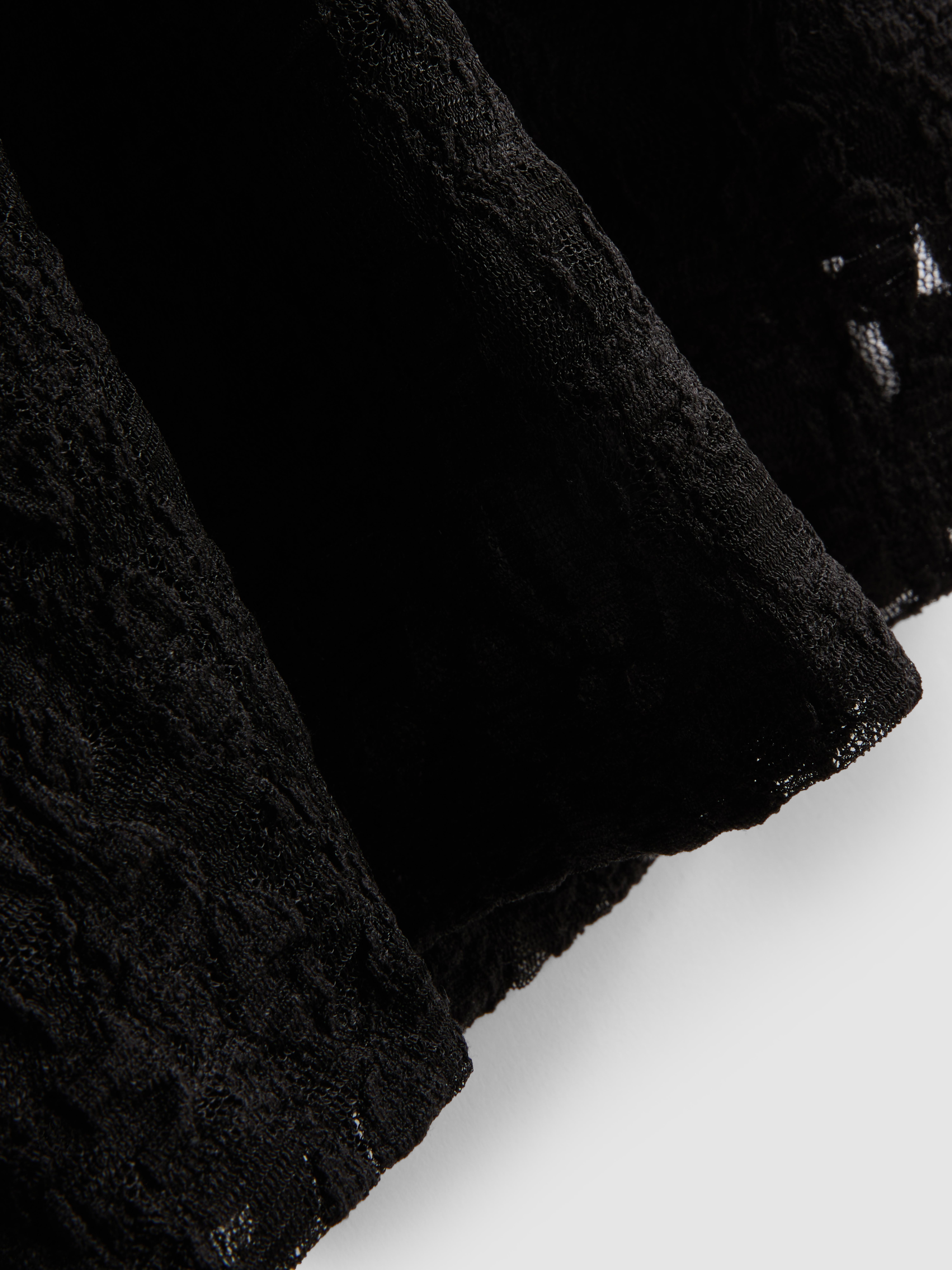 Top de encaje corto sin mangas