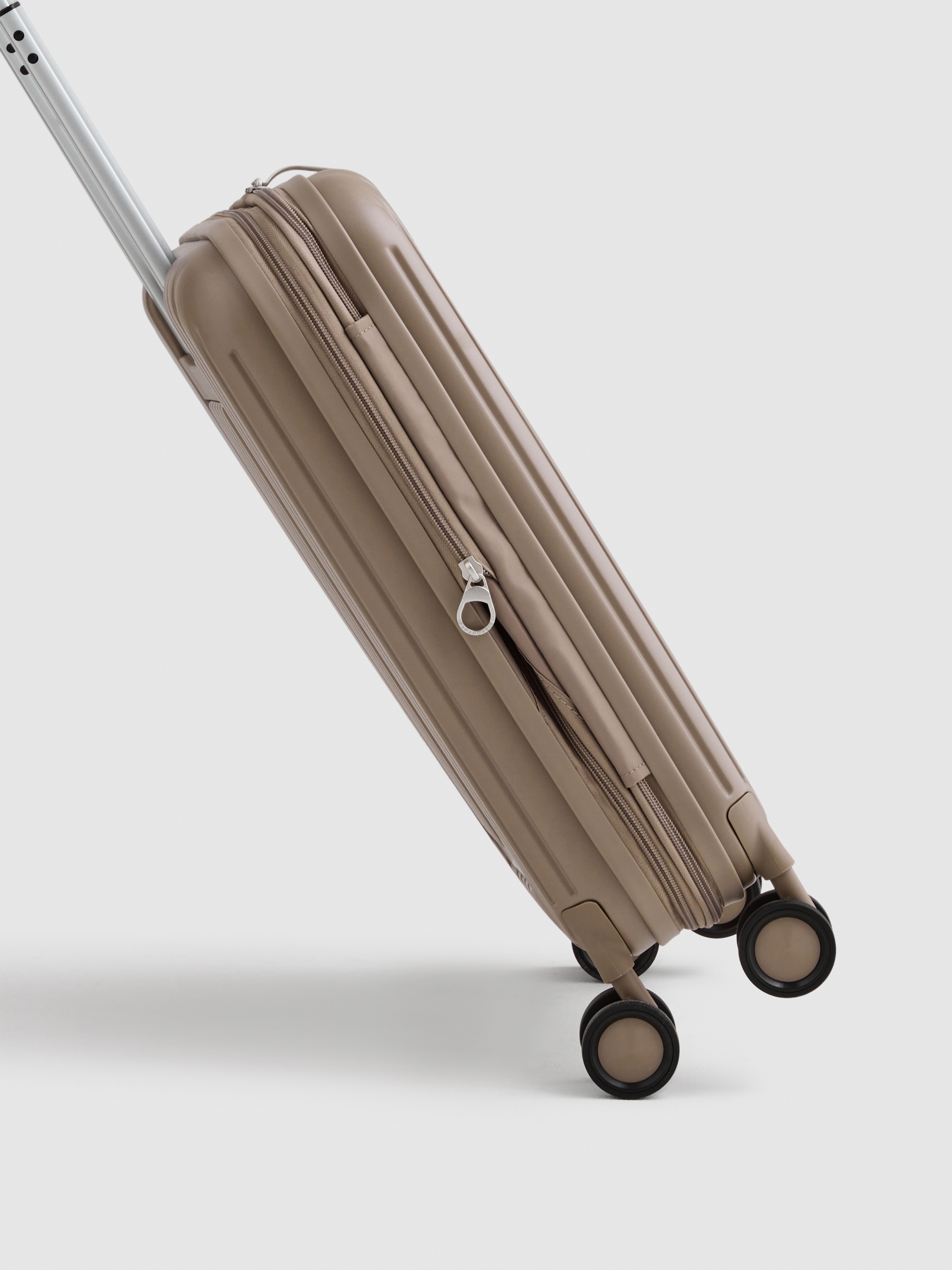 Kleiner, erweiterbarer Hartschalenkoffer