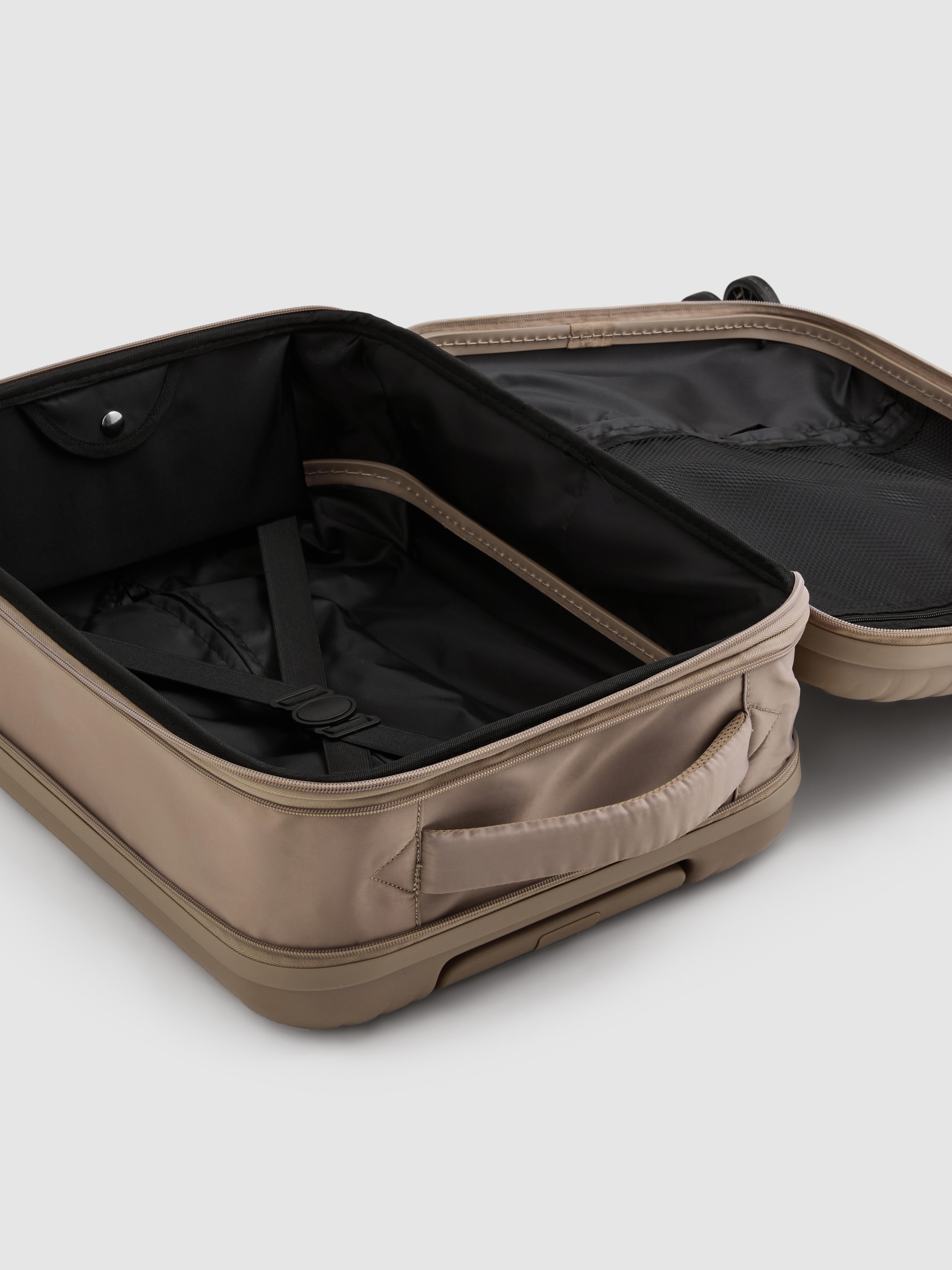 Kleiner, erweiterbarer Hartschalenkoffer