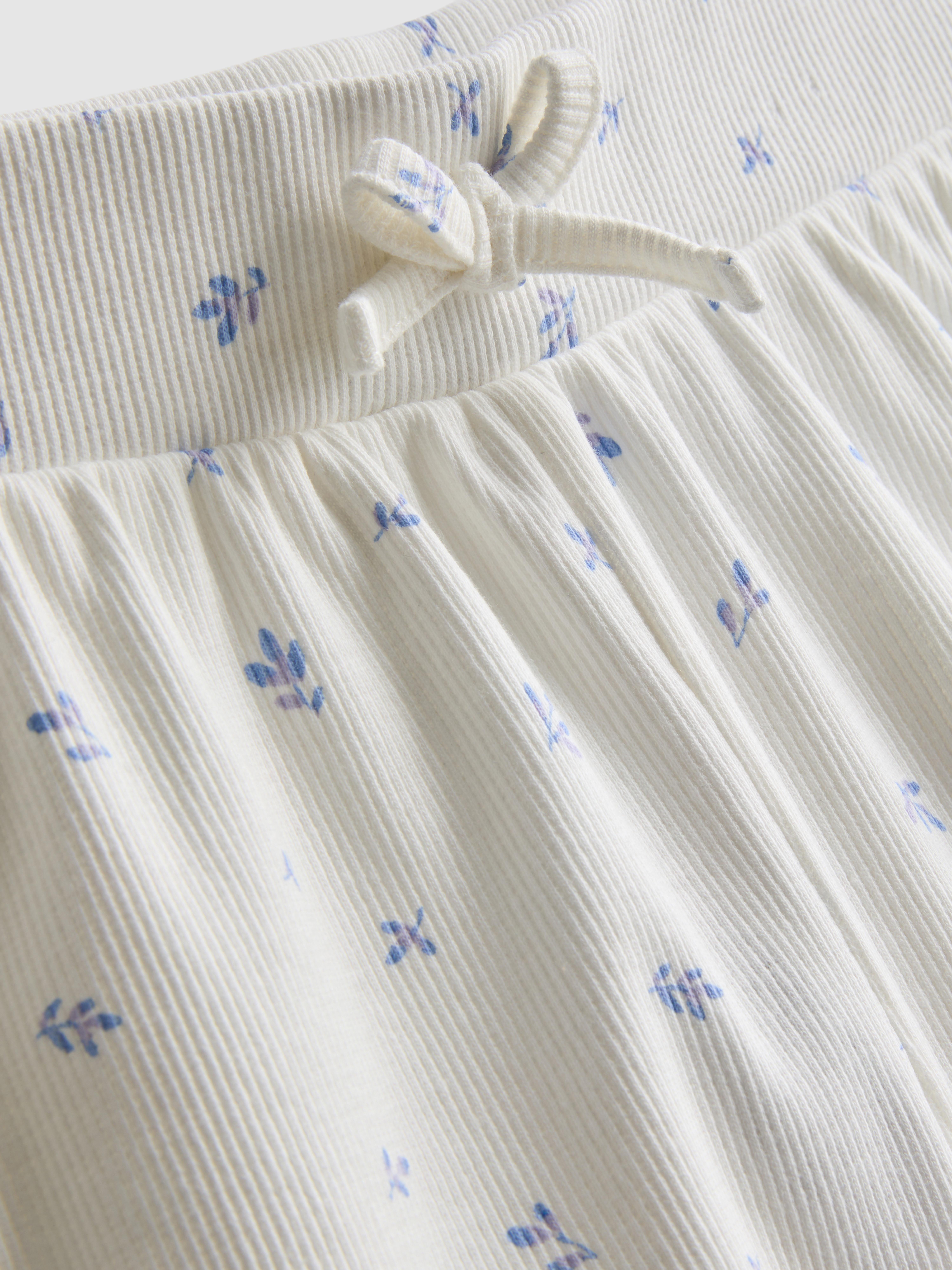 Girls Ivory 1.5-8yrs | Ribbed Lettuce Trim Shorts