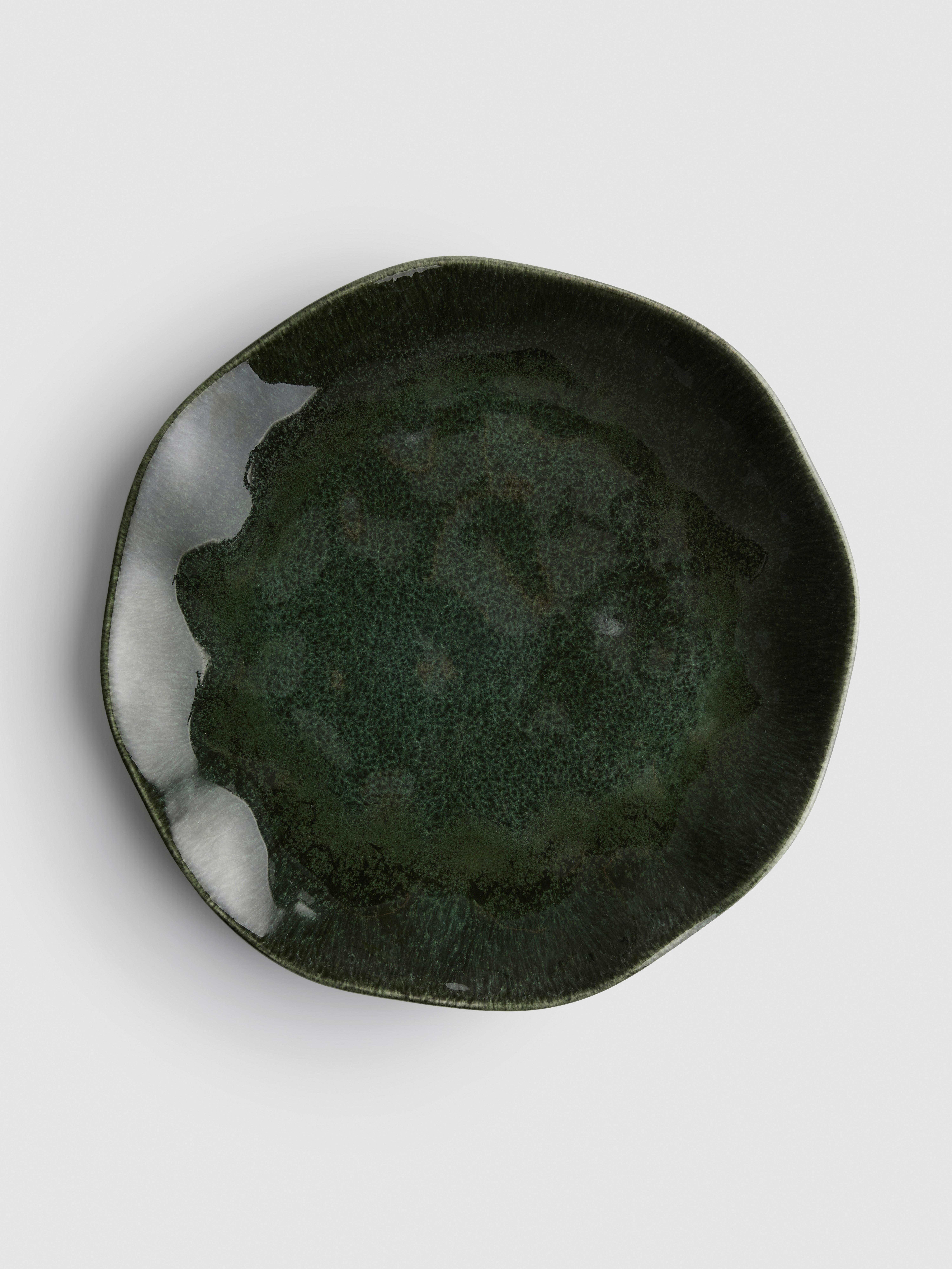 Keramični plitvi krožnik z nepravilnim robom