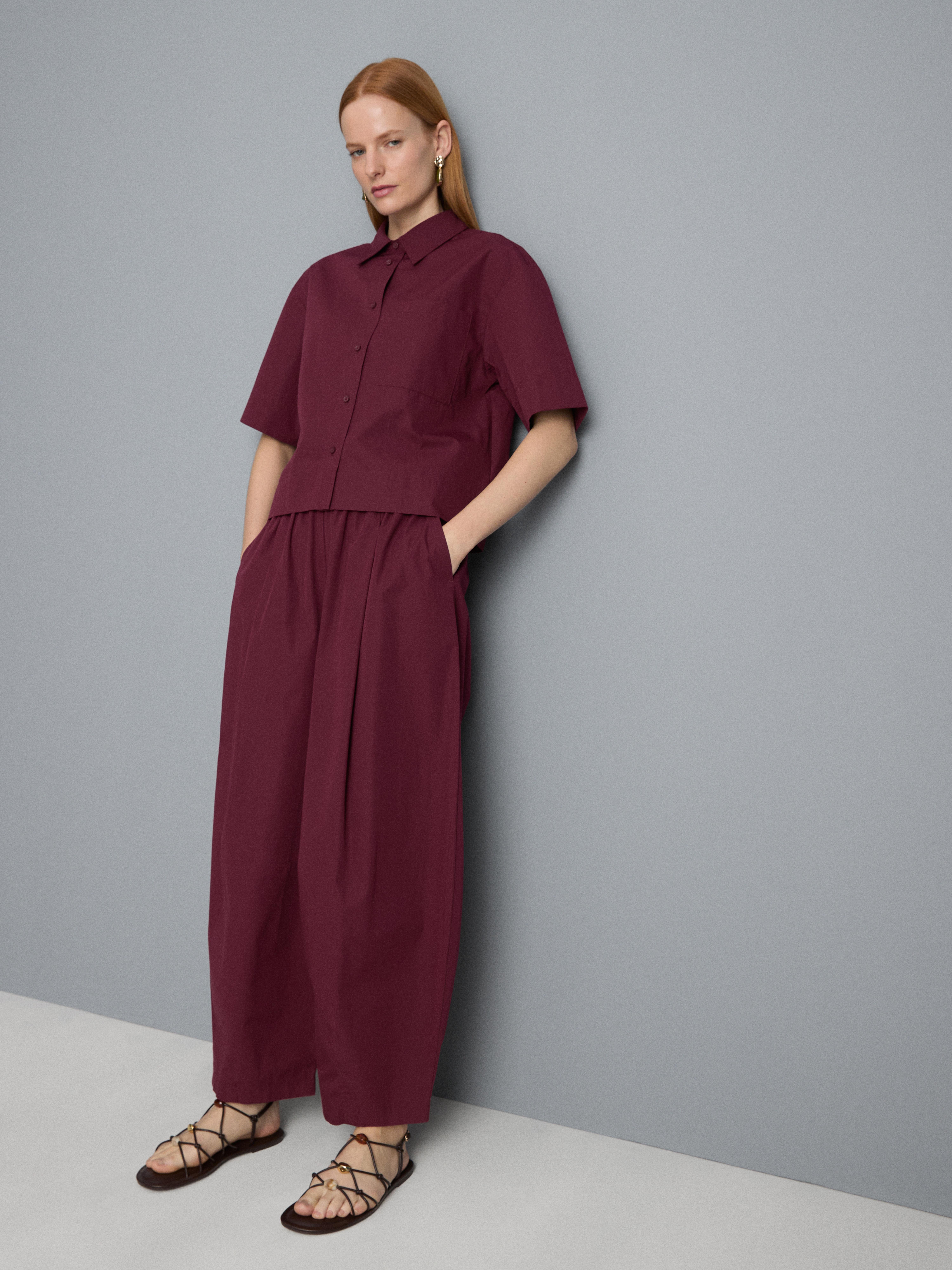 Pantaloni largi plisați, cu aspect tip hârtie
