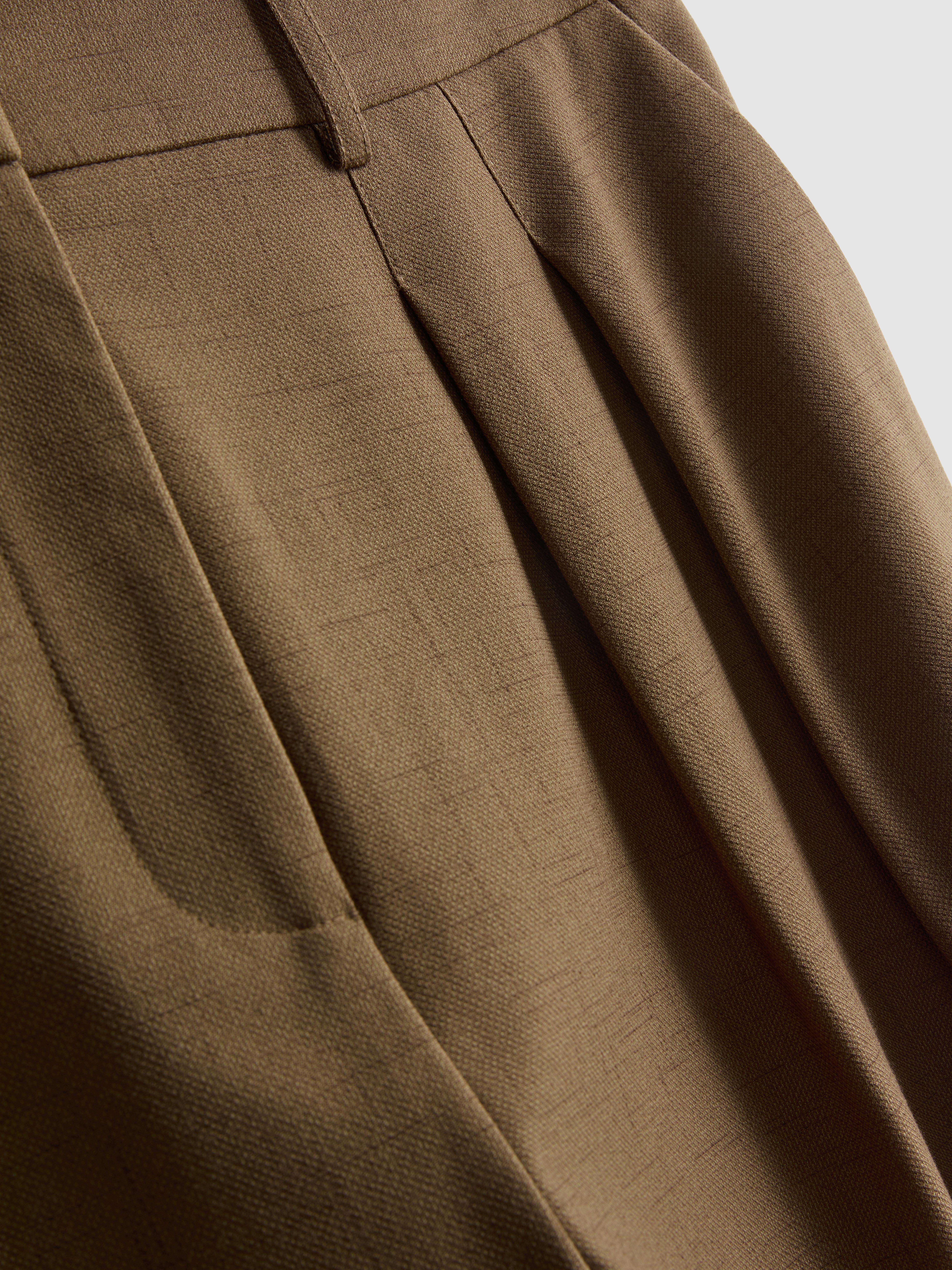 Pantaloni a vita media pieghettati