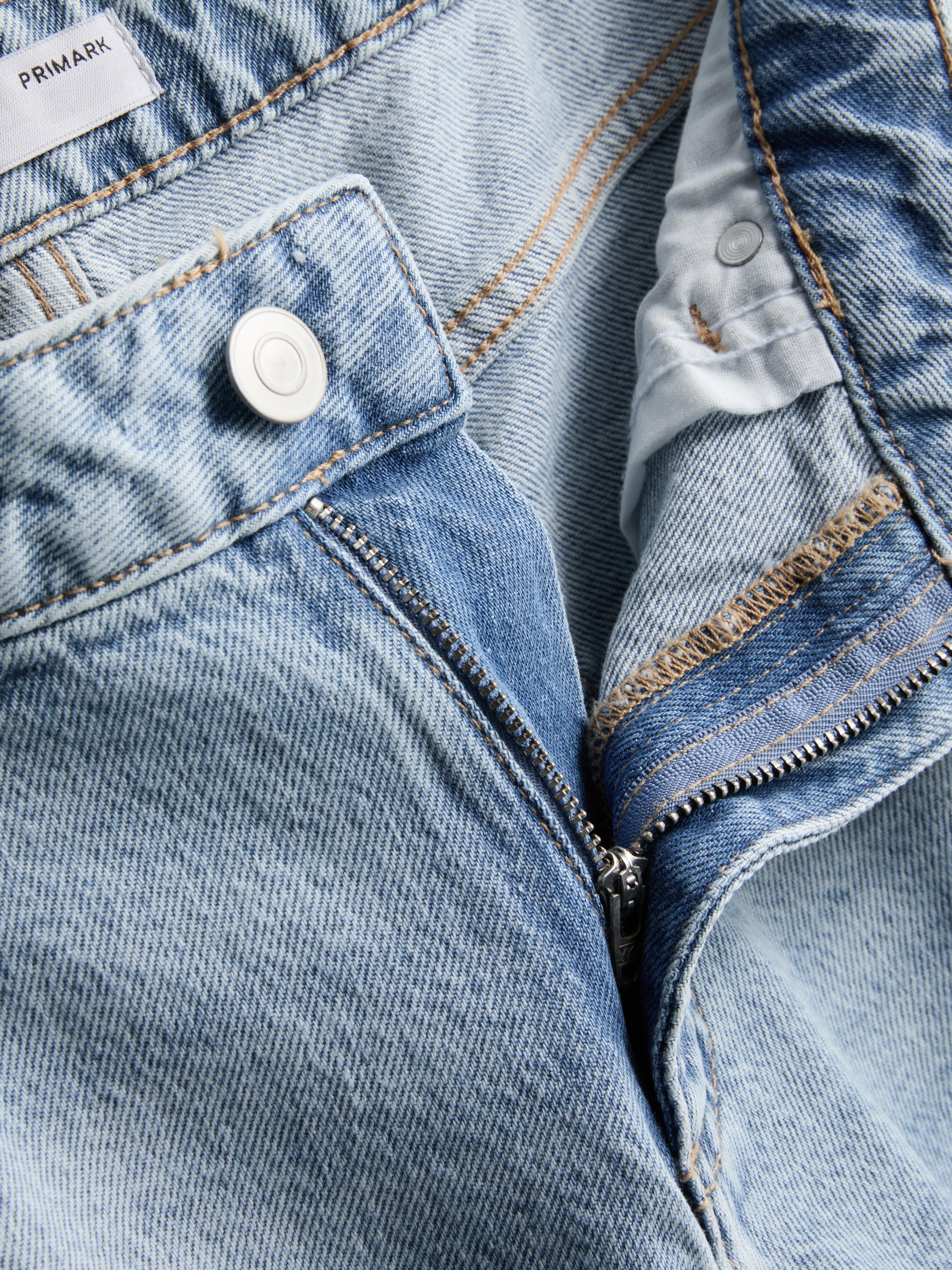 Relaxed Low-Rise Straight-Leg Denim Jeans