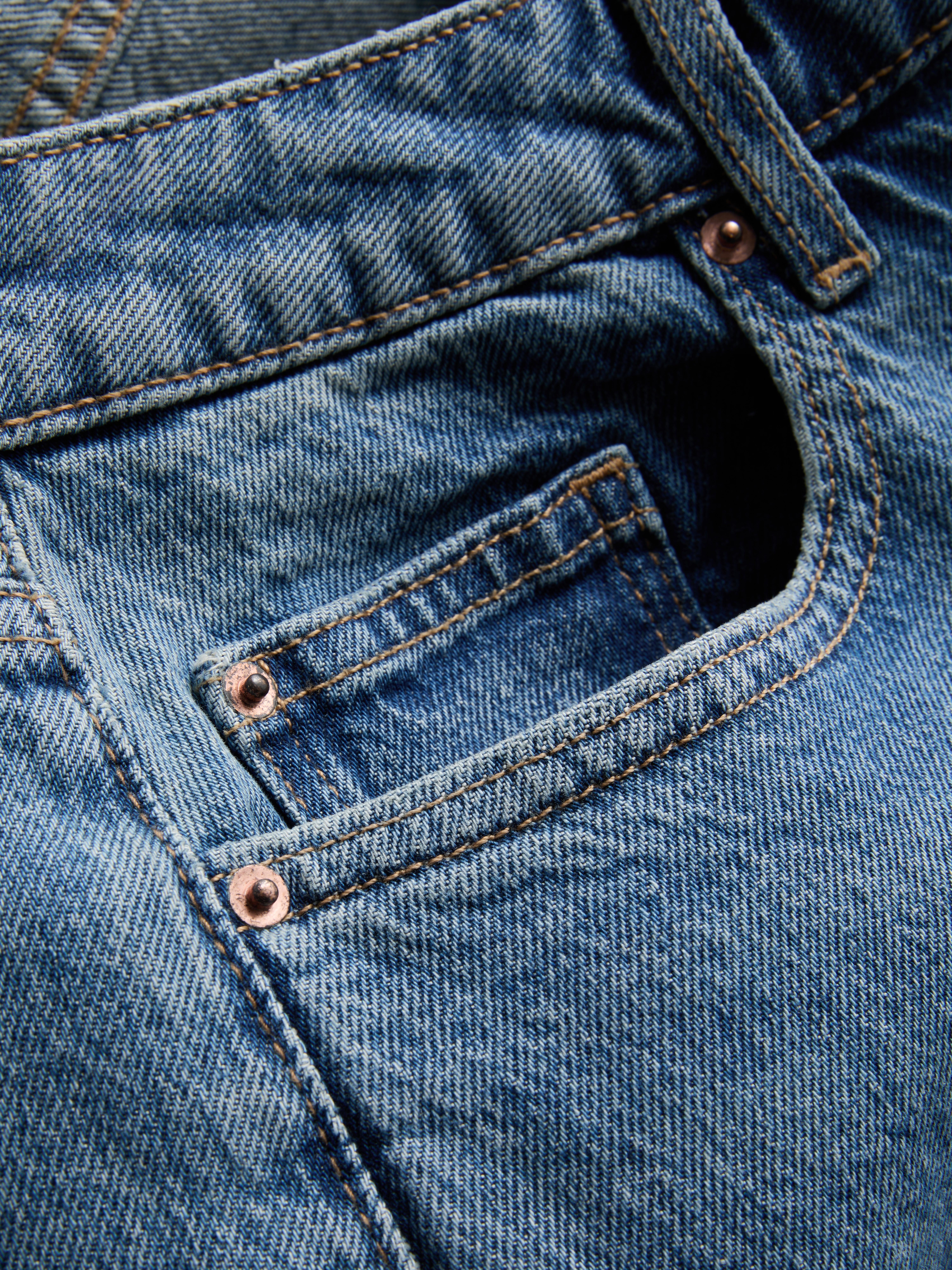 Džíny s rovnými nohavicemi a nízkým pasem