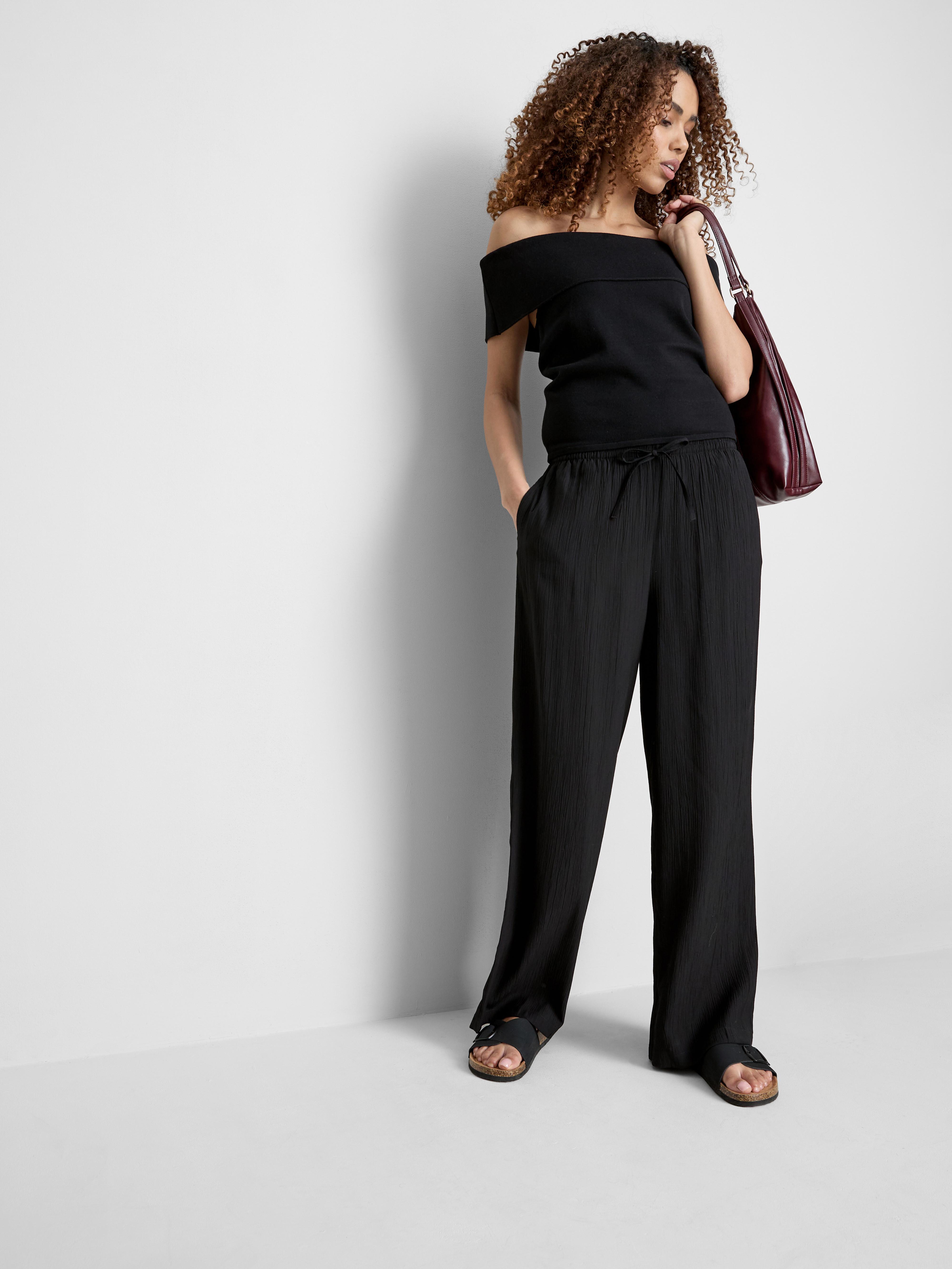 Pantaloni largi din material creponat