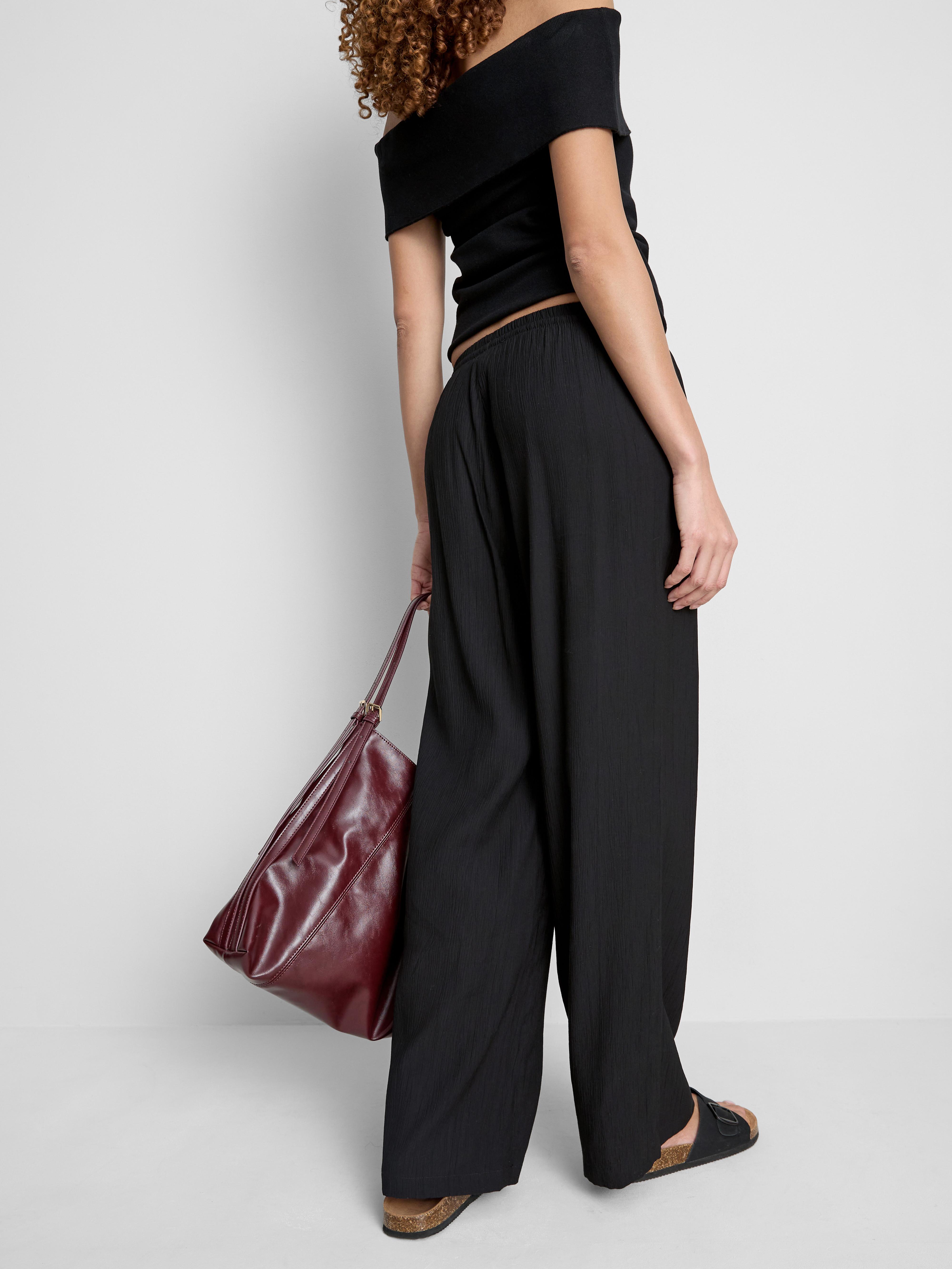 Pantaloni largi din material creponat
