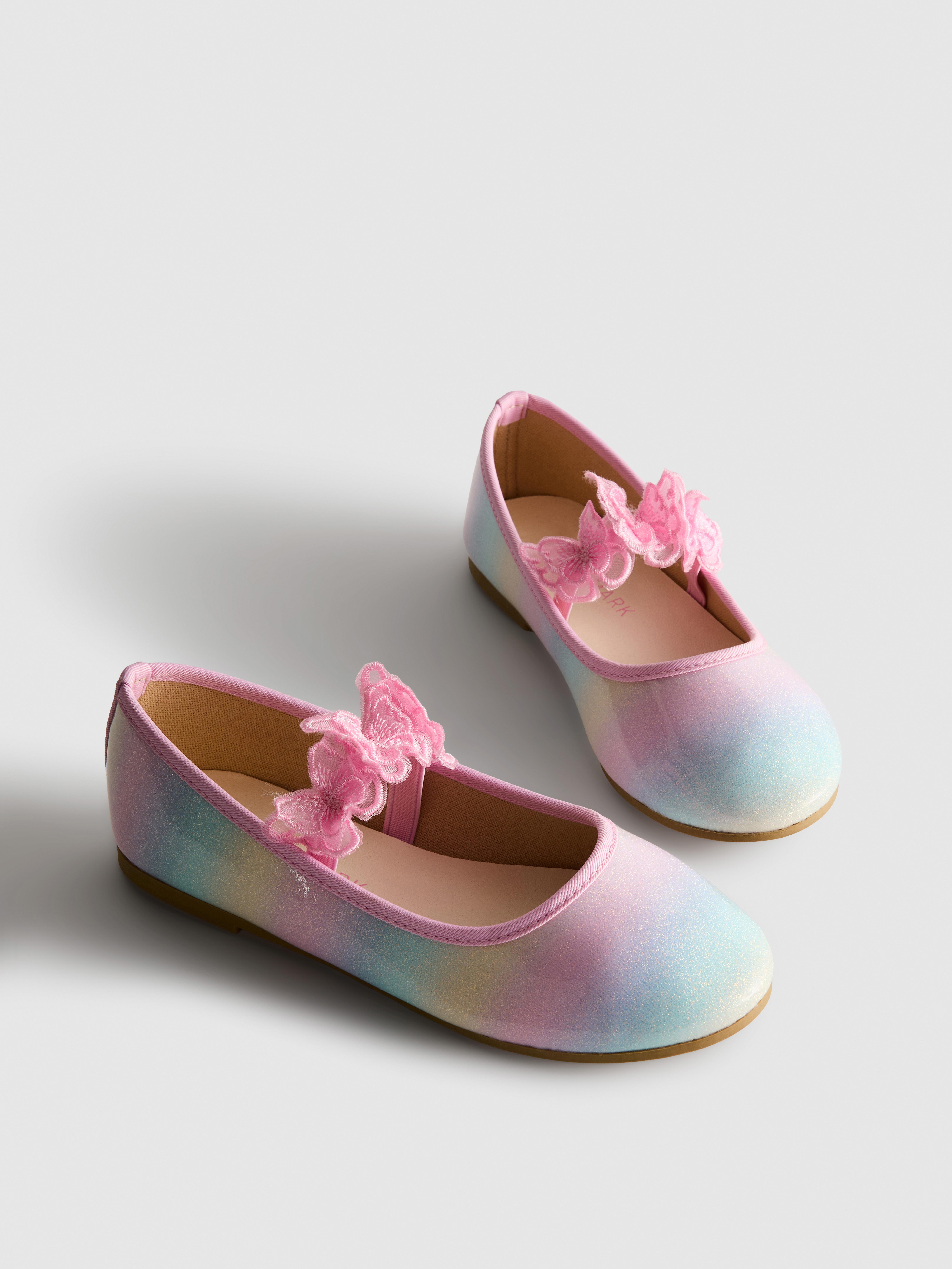Ballerines à motif papillon appliqué