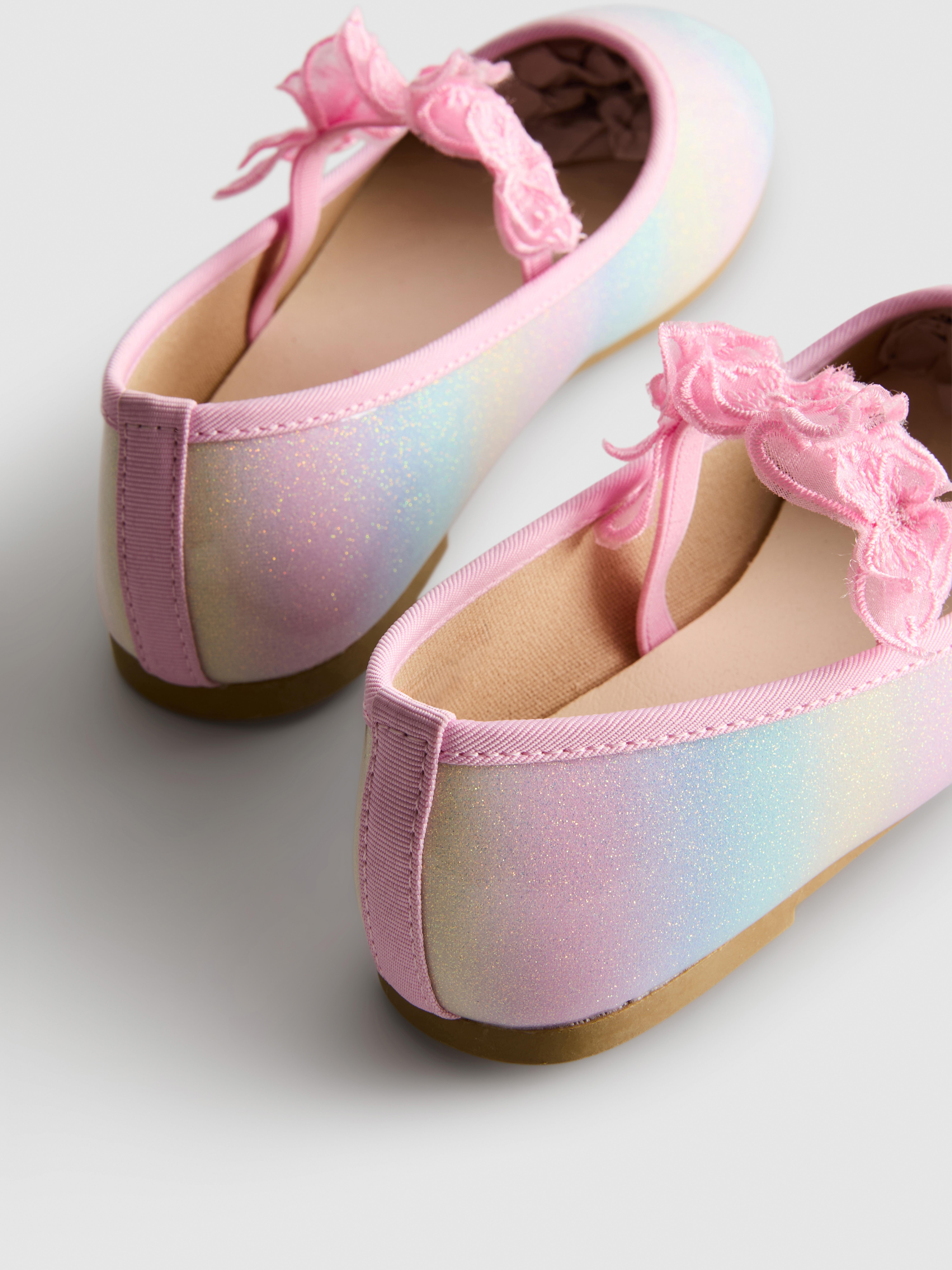 Ballerines à motif papillon appliqué
