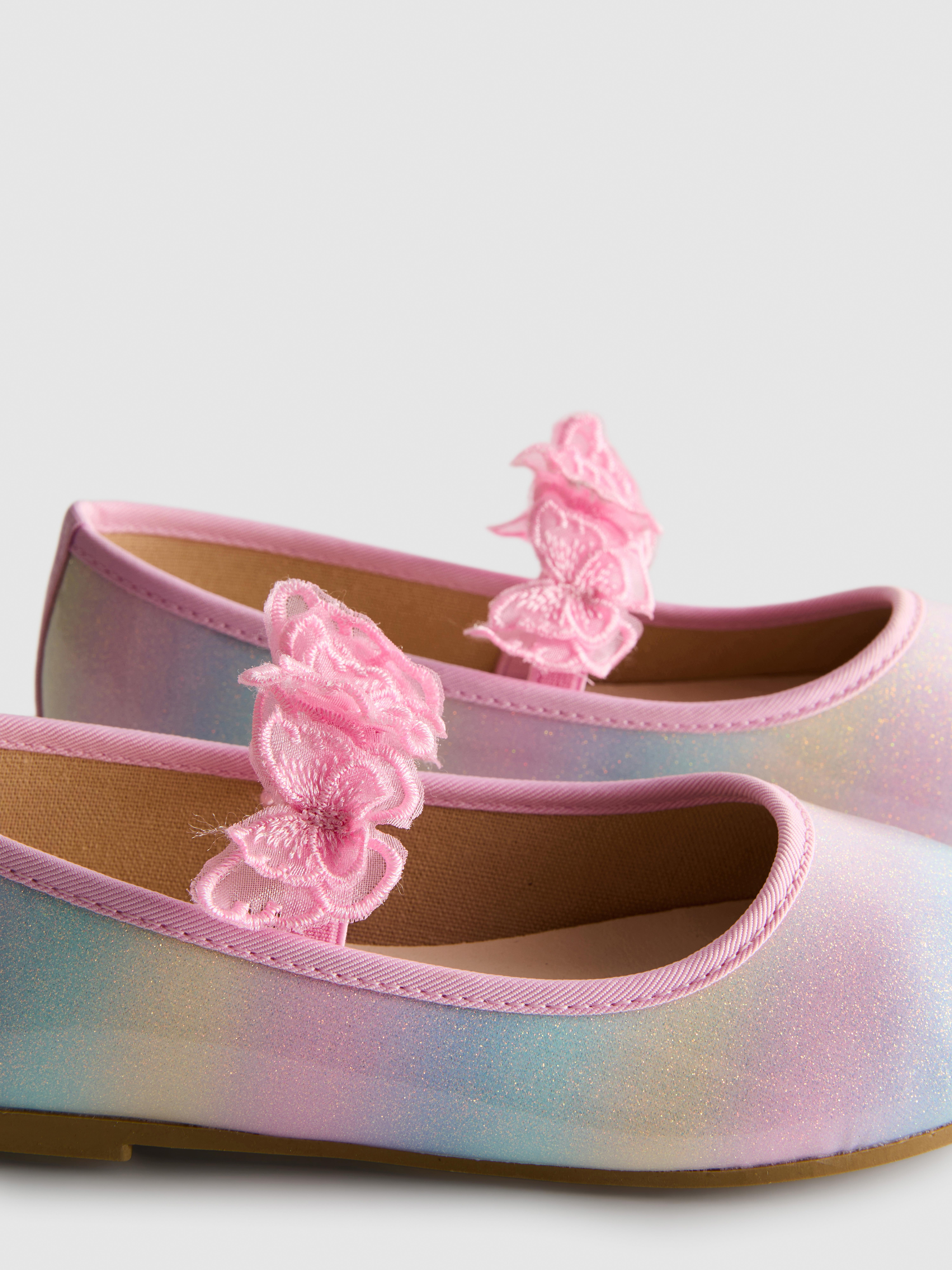 Ballerines à motif papillon appliqué