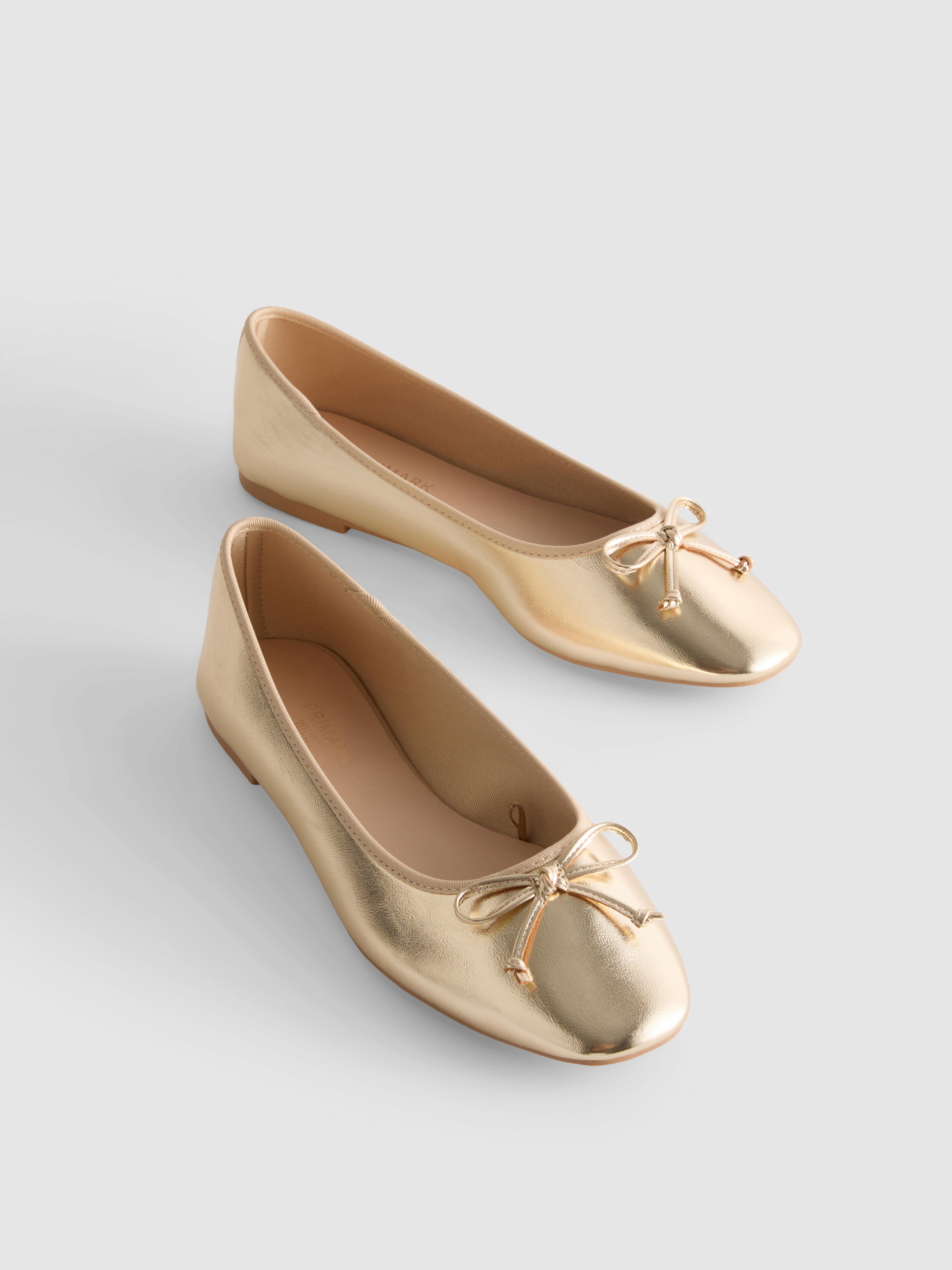 Ballerinas aus Kunstleder