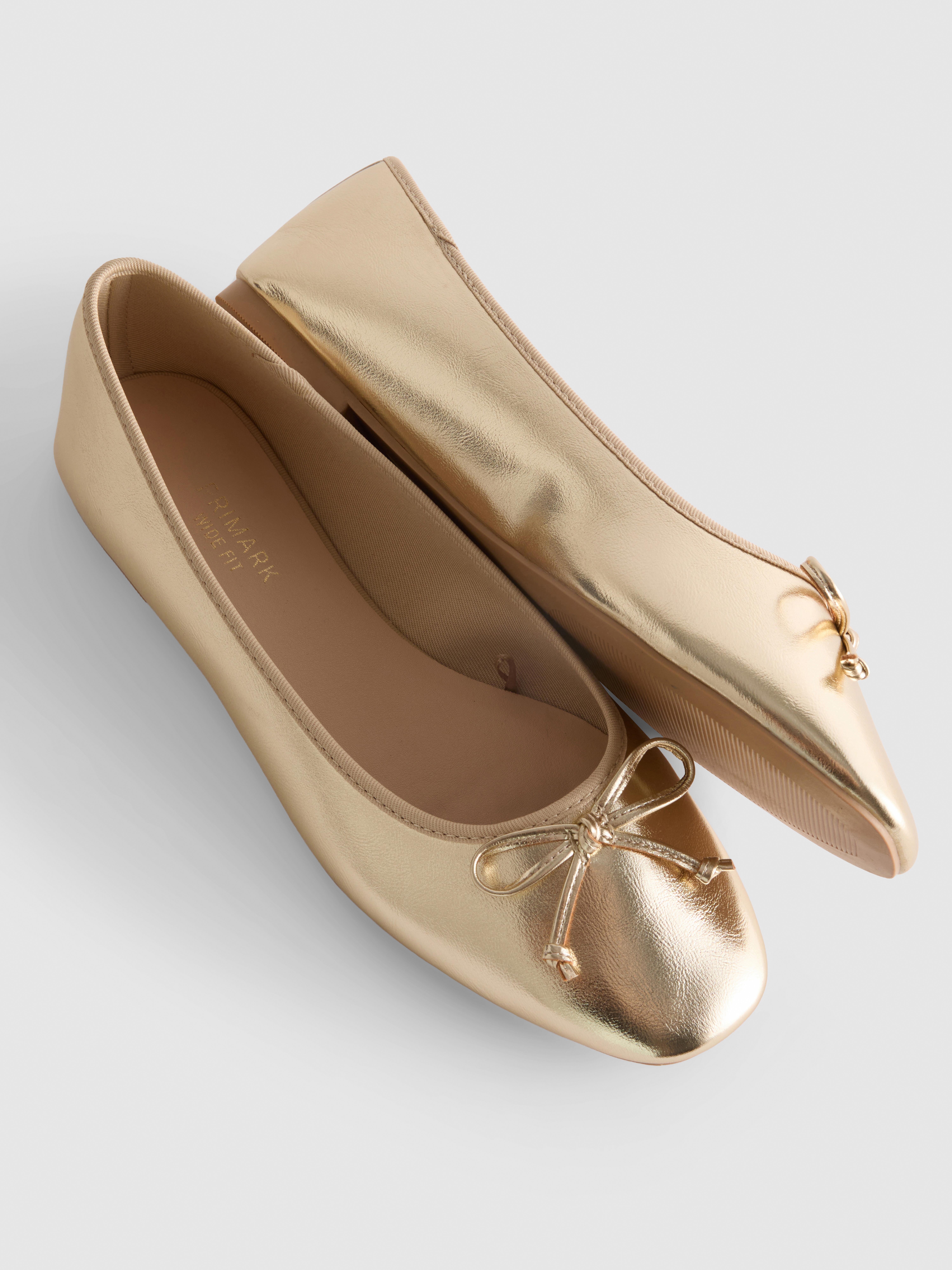Ballerinas aus Kunstleder