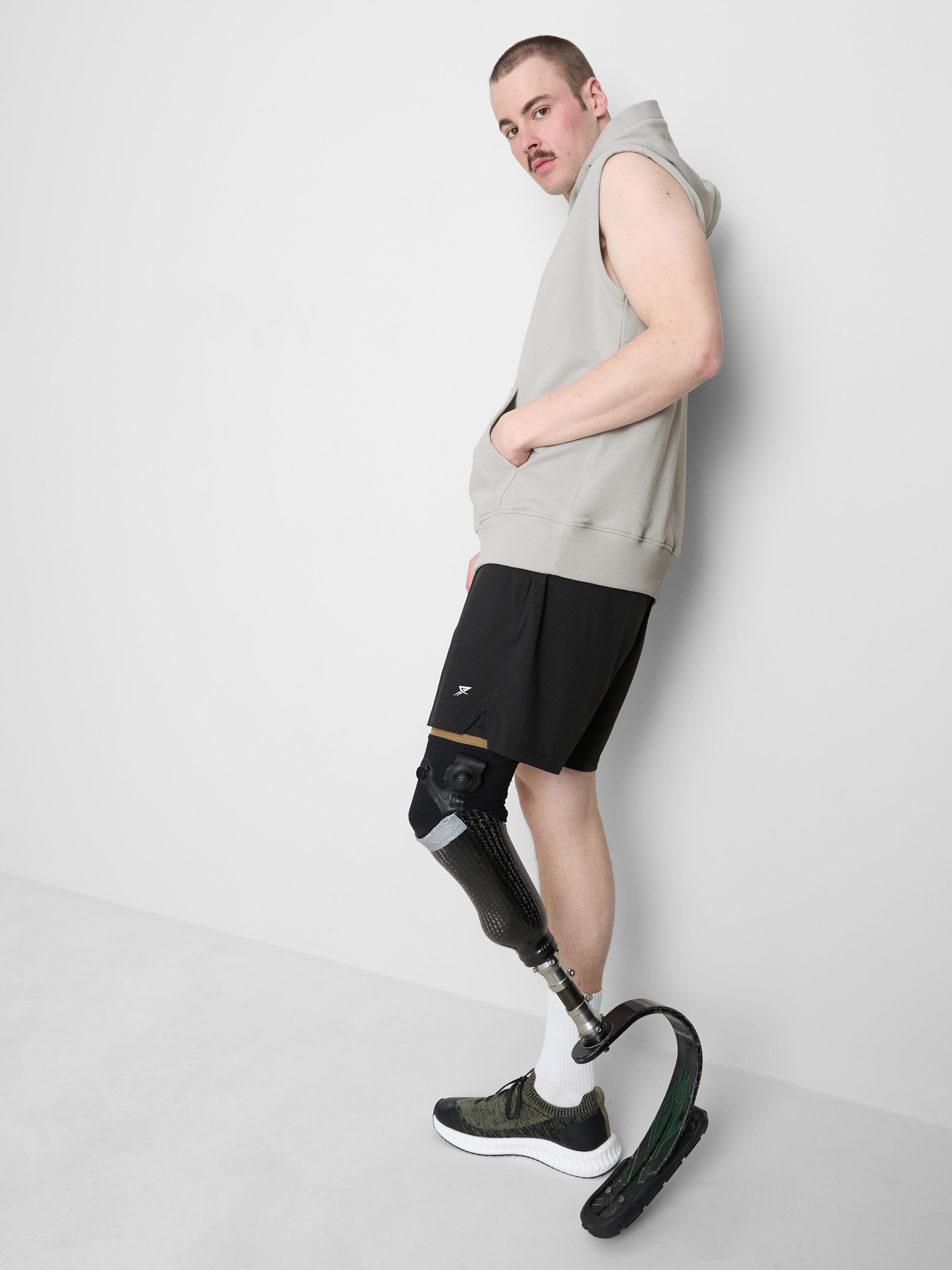 Felpa con cappuccio sportiva smanicata