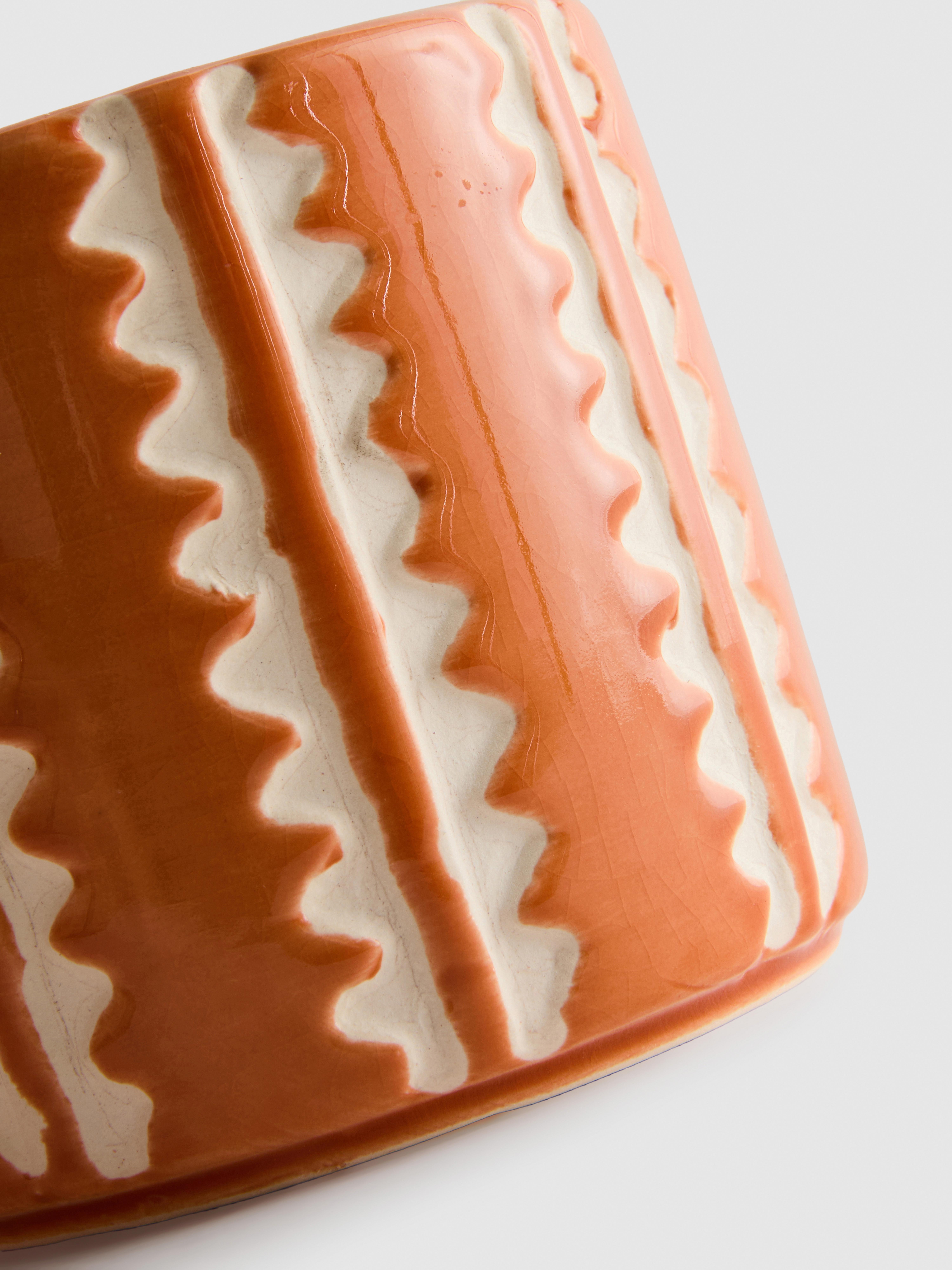 Kleine plantenpot met geometrische motieven