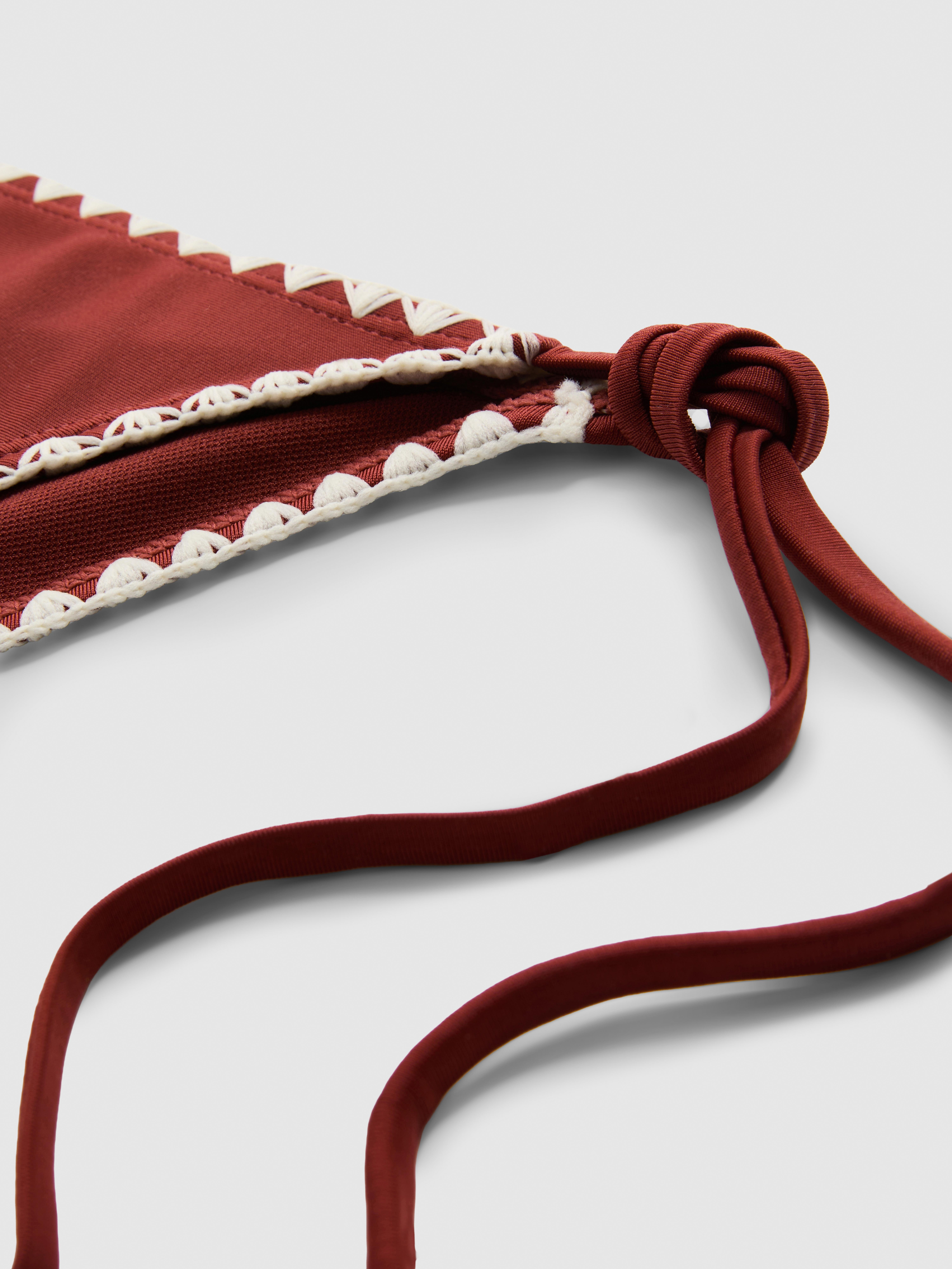 Gestrikt bikinibroekje met stiksels
