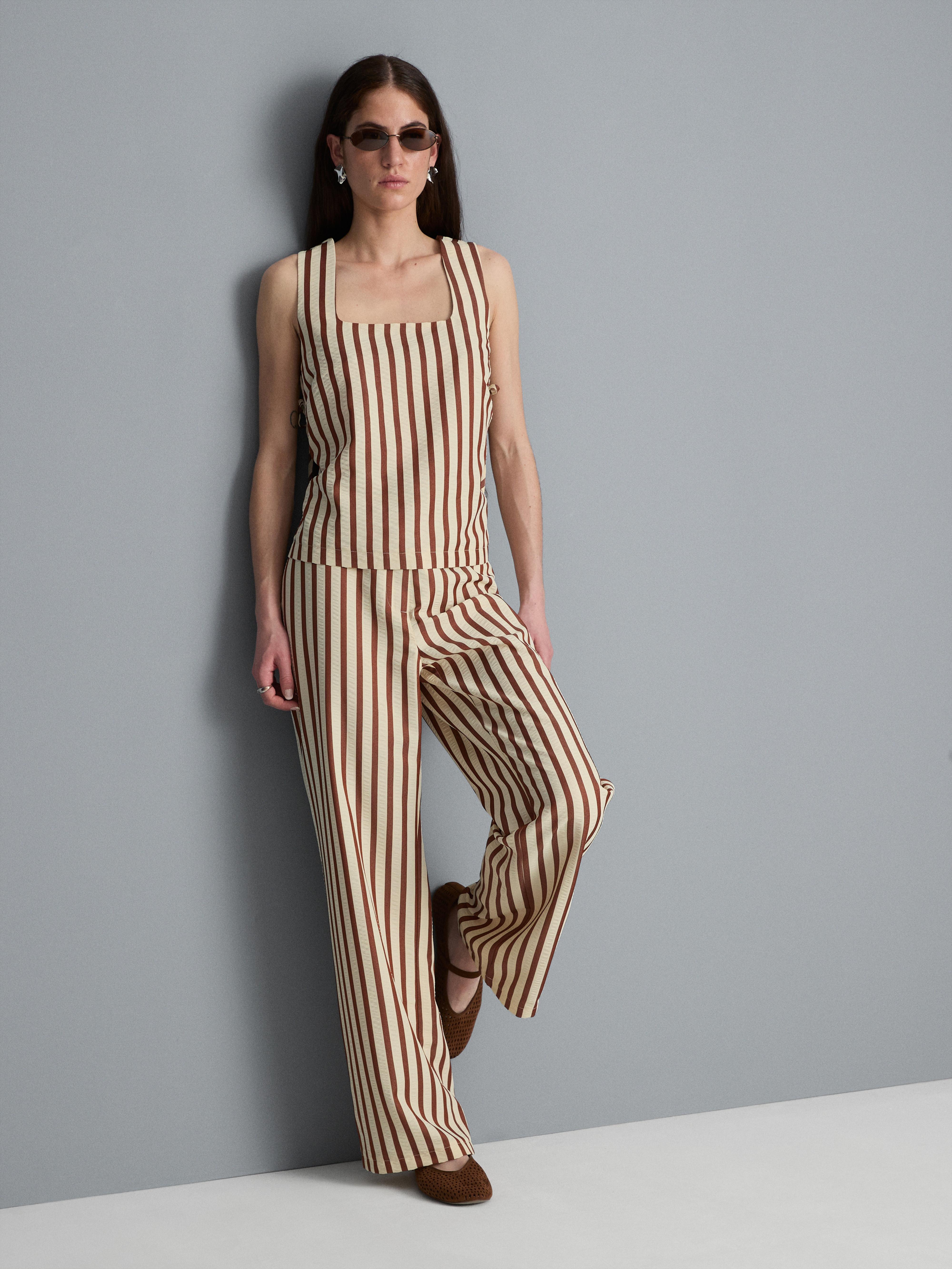 Top con laccio laterale in seersucker a righe