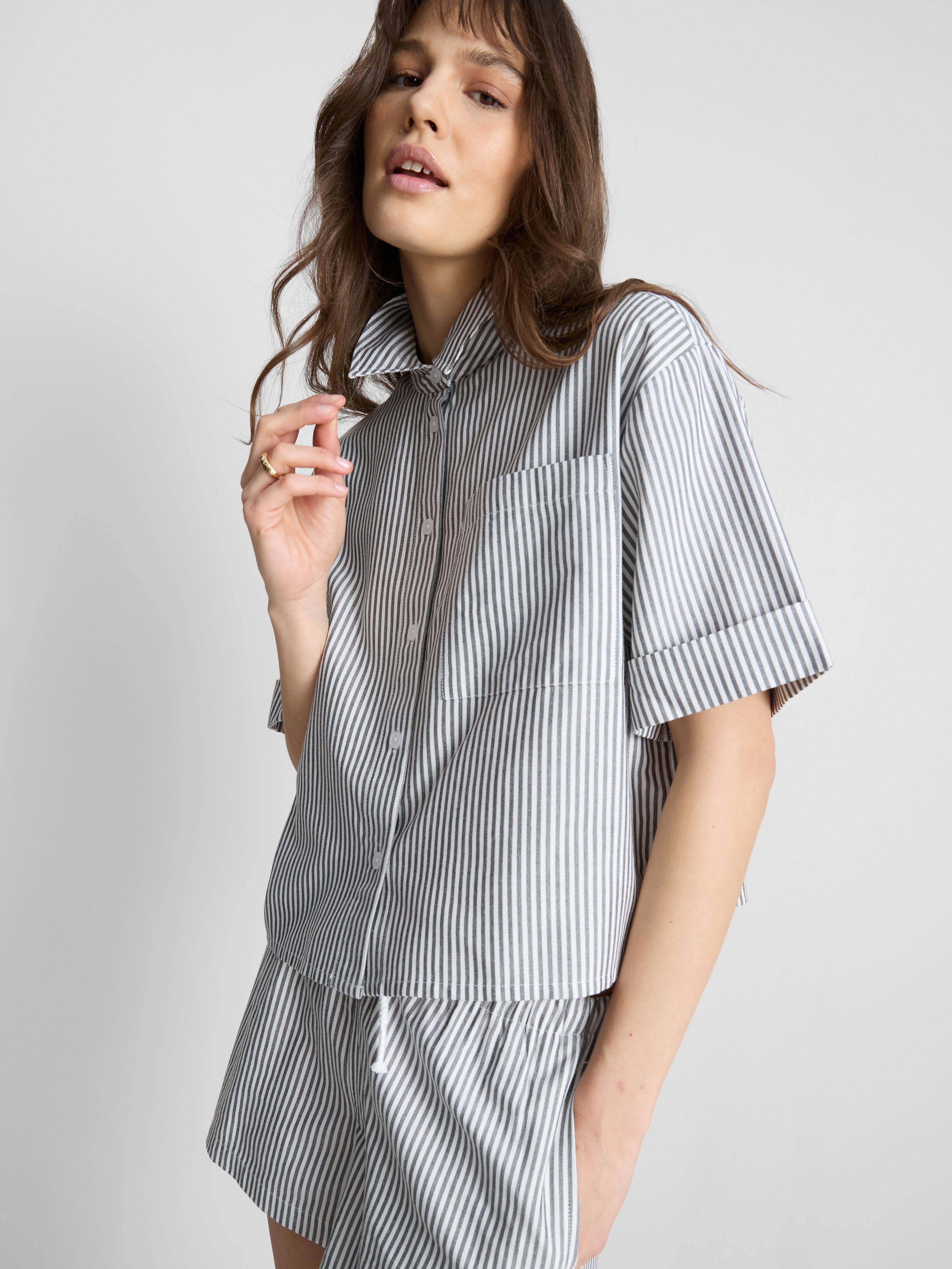Camisa Oxford curta manga curta corte largo