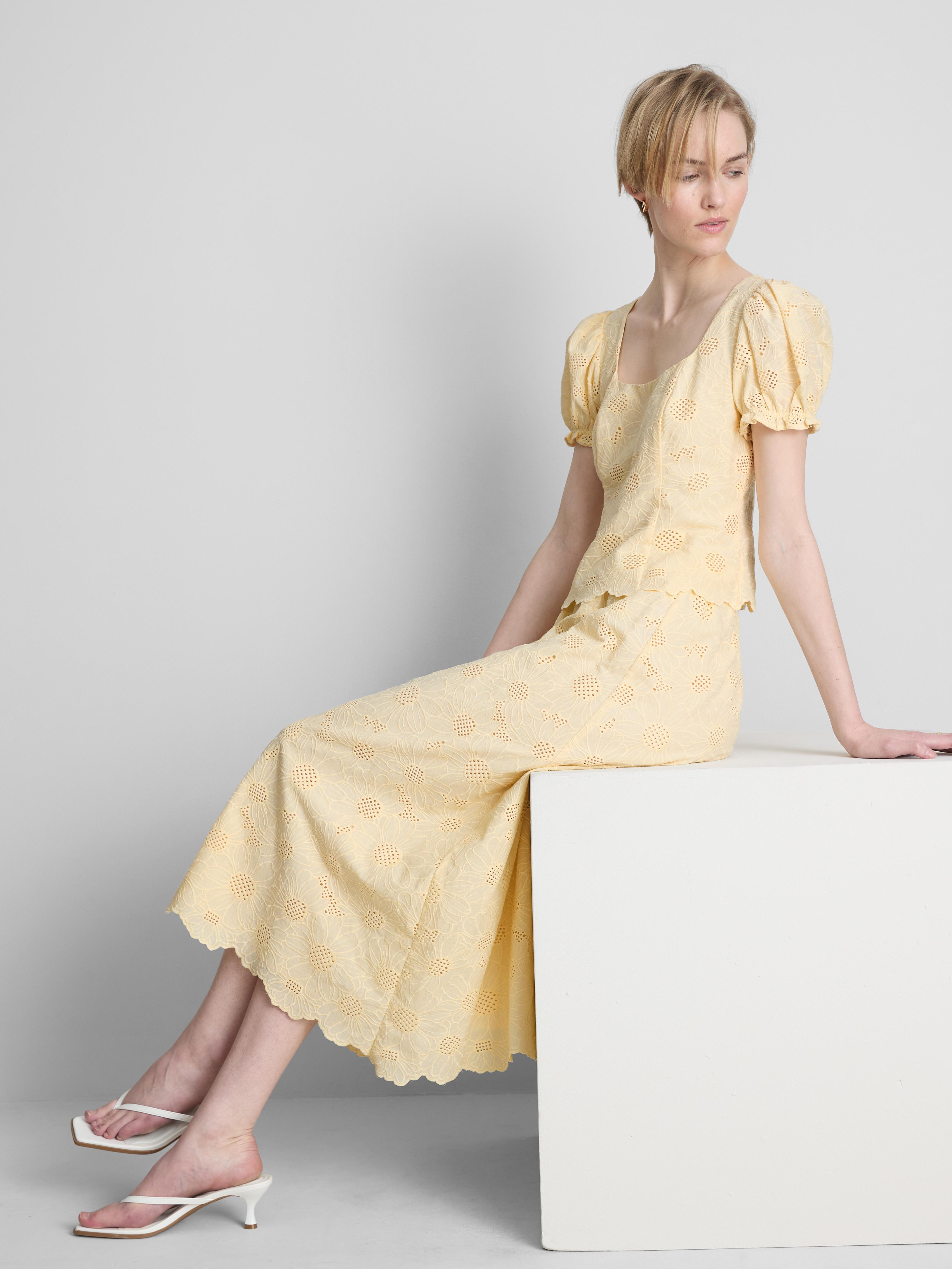 Haut en coton brodé à manches bouffantes