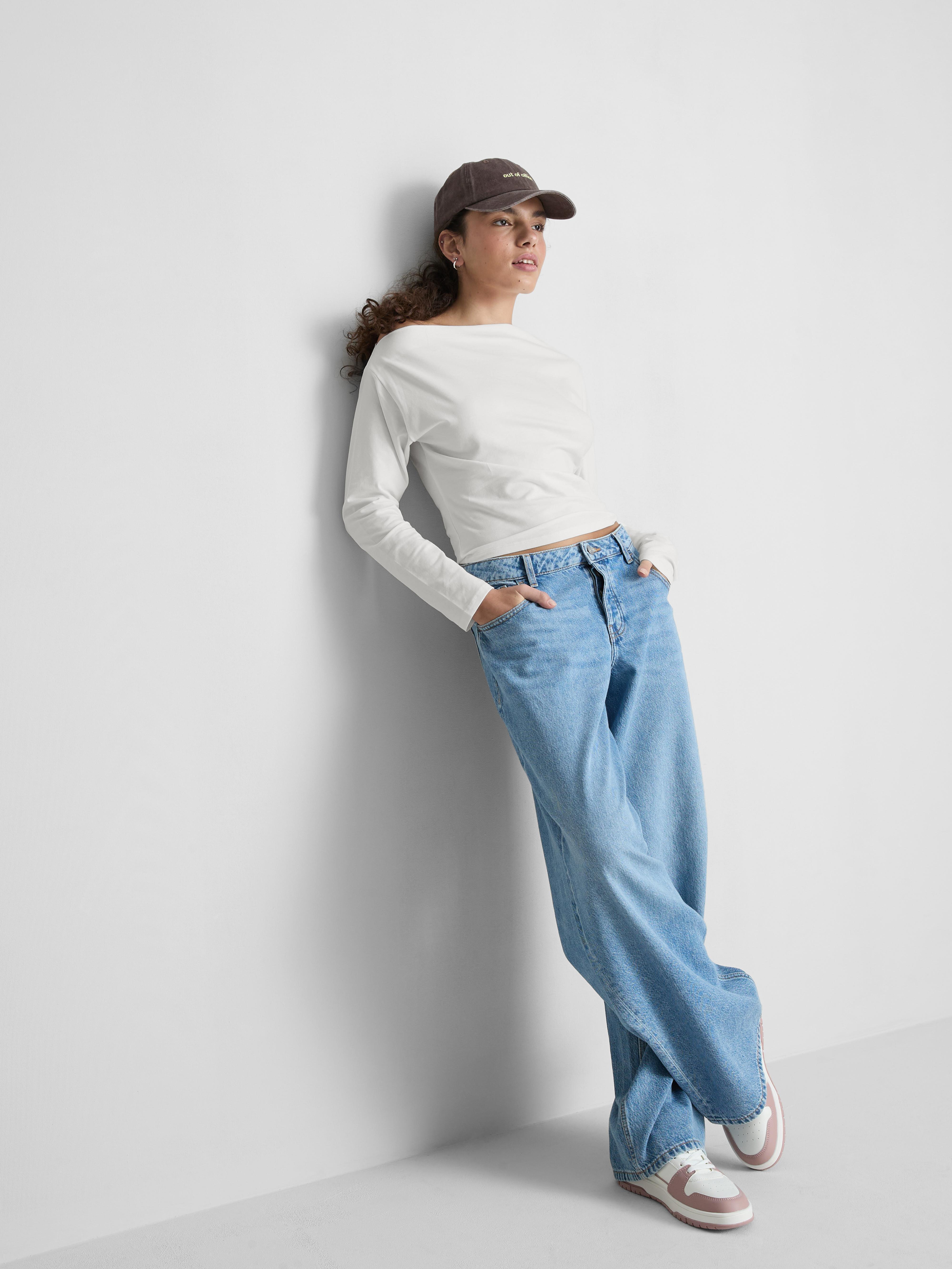 Bawełniany top na długi rękaw z dekoltem typu carmen