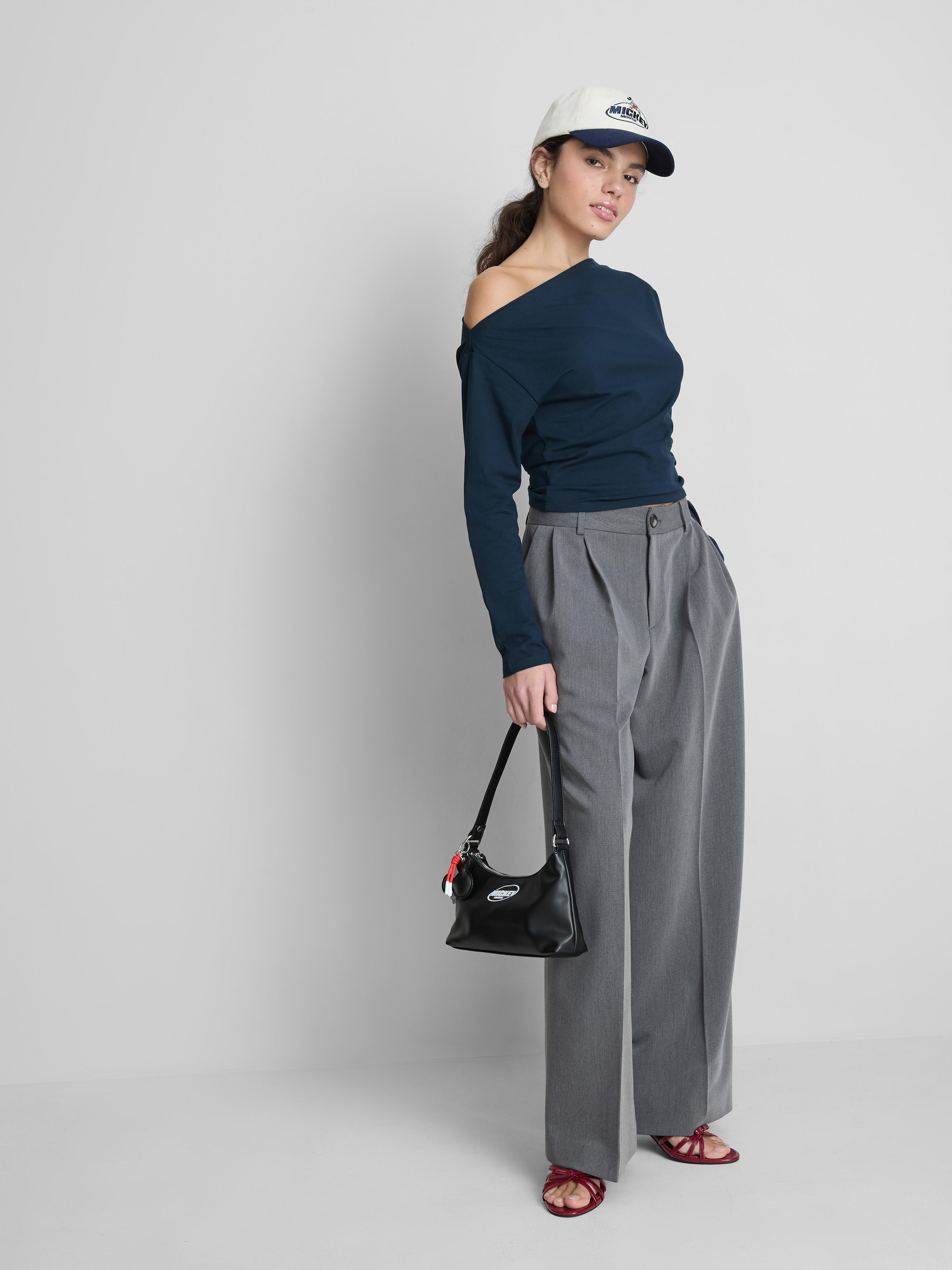 Bawełniany top na długi rękaw z dekoltem typu carmen