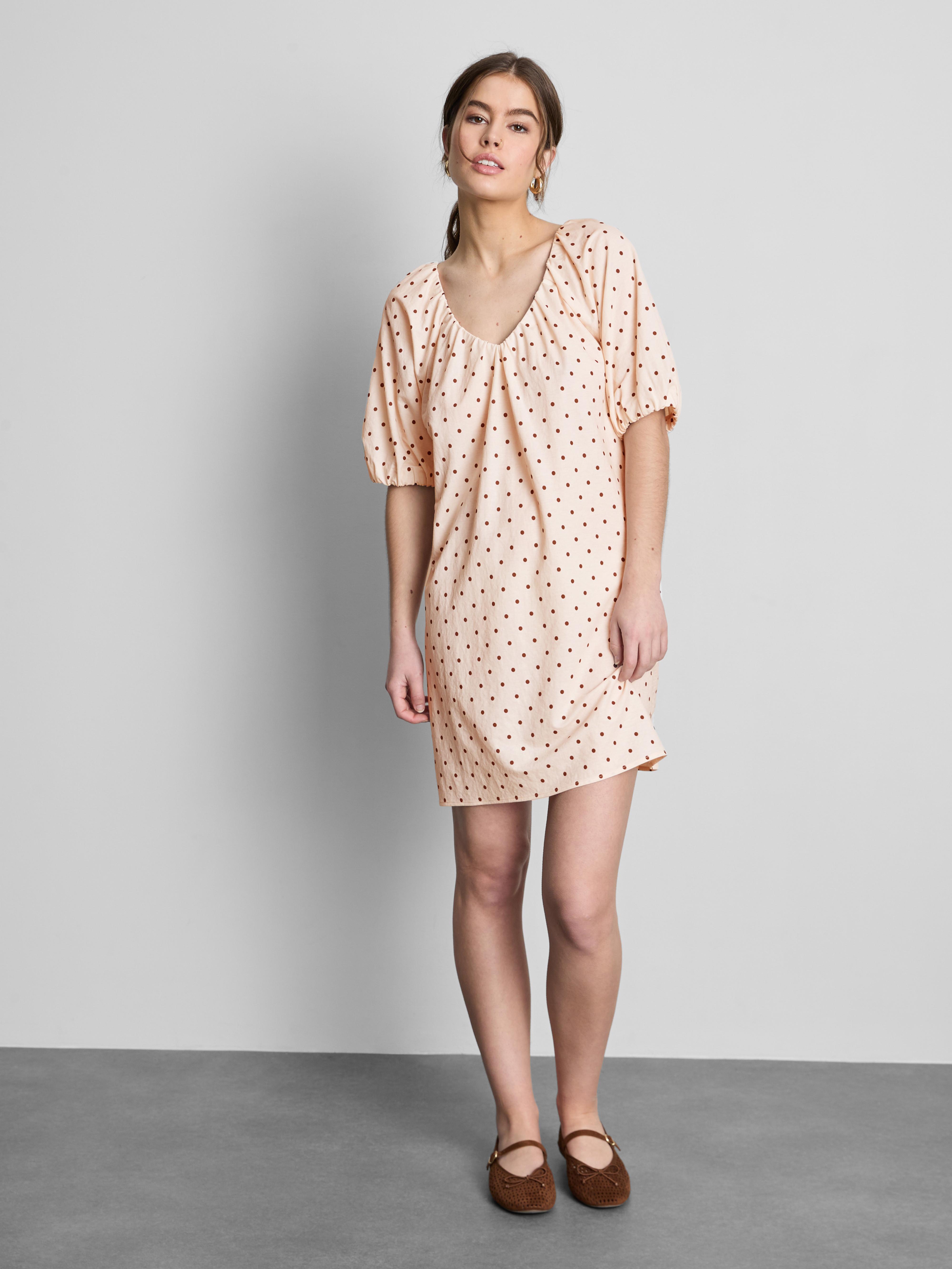 Mini-smokjurk met pofmouwen