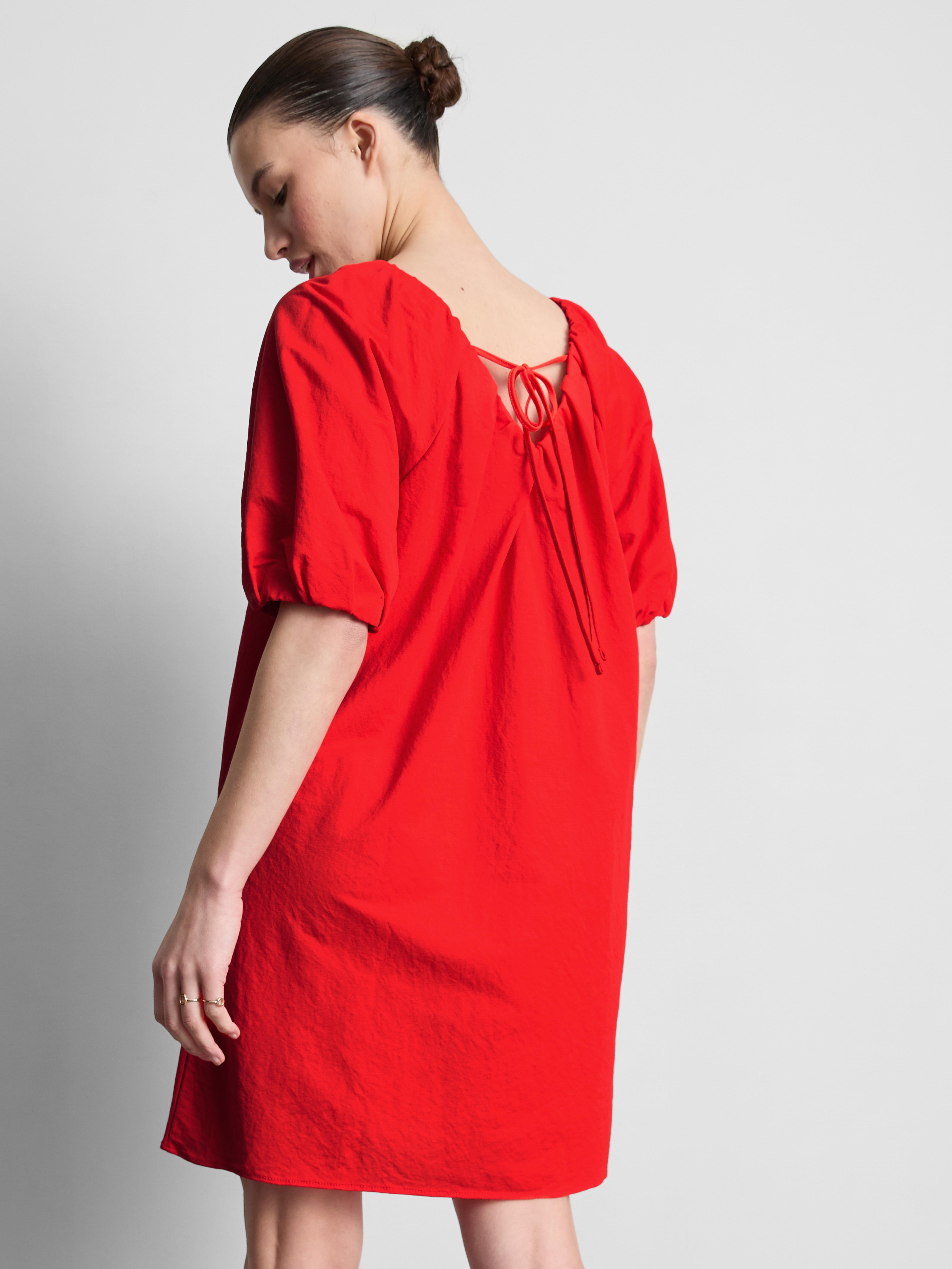 Mini robe à smock et manches bouffantes