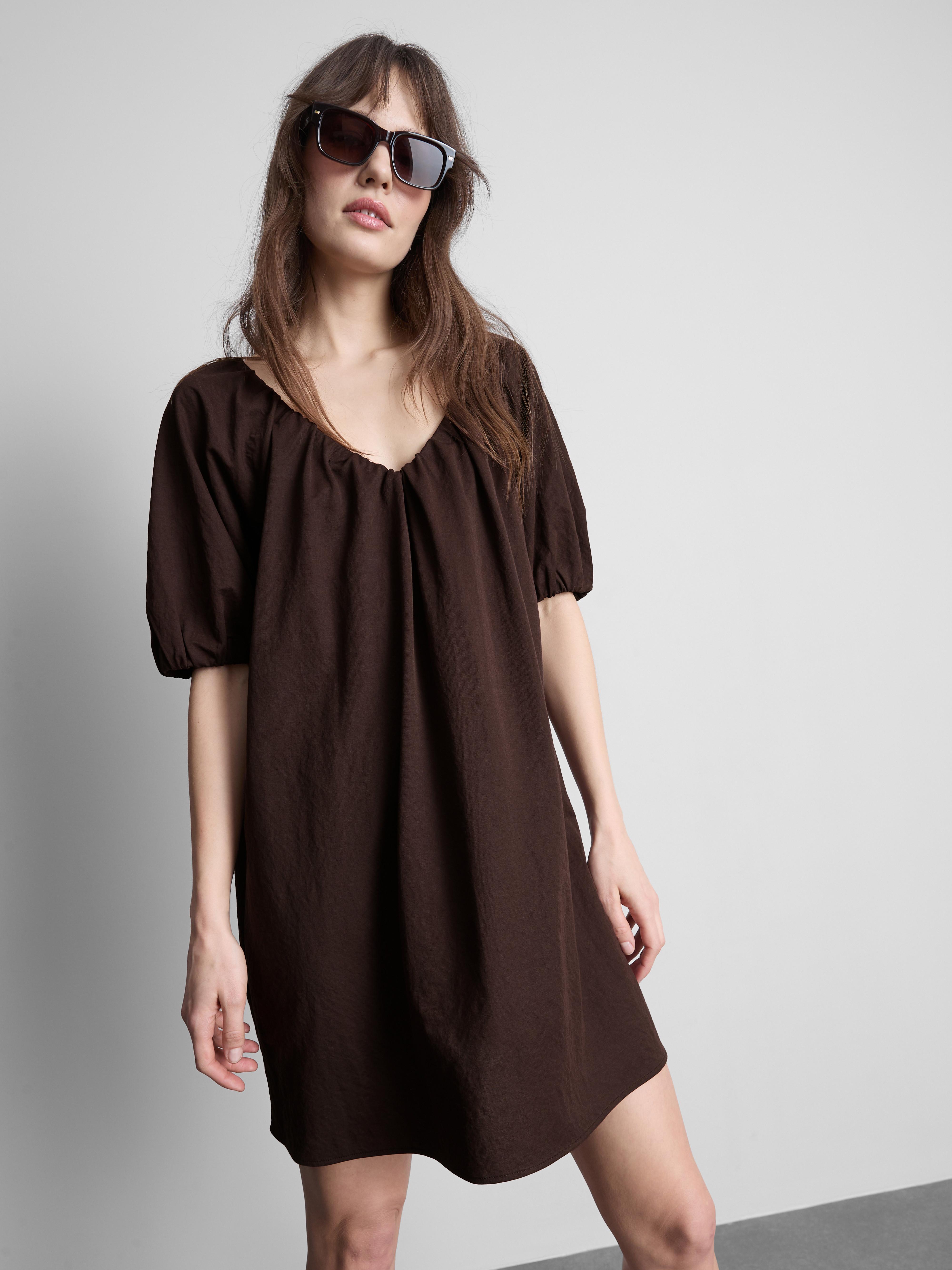 Gerafftes Minikleid mit Puffärmeln