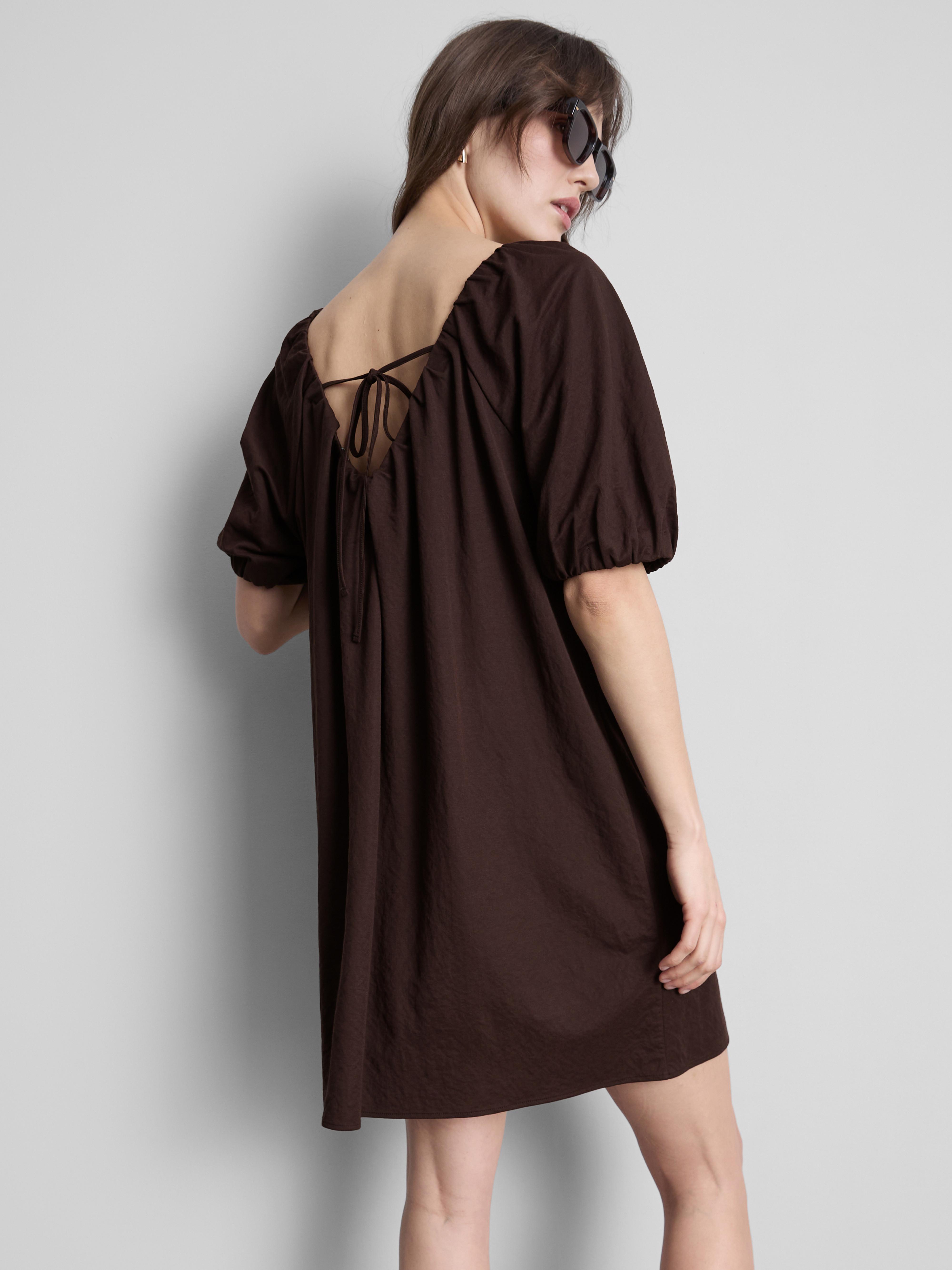 Gerafftes Minikleid mit Puffärmeln