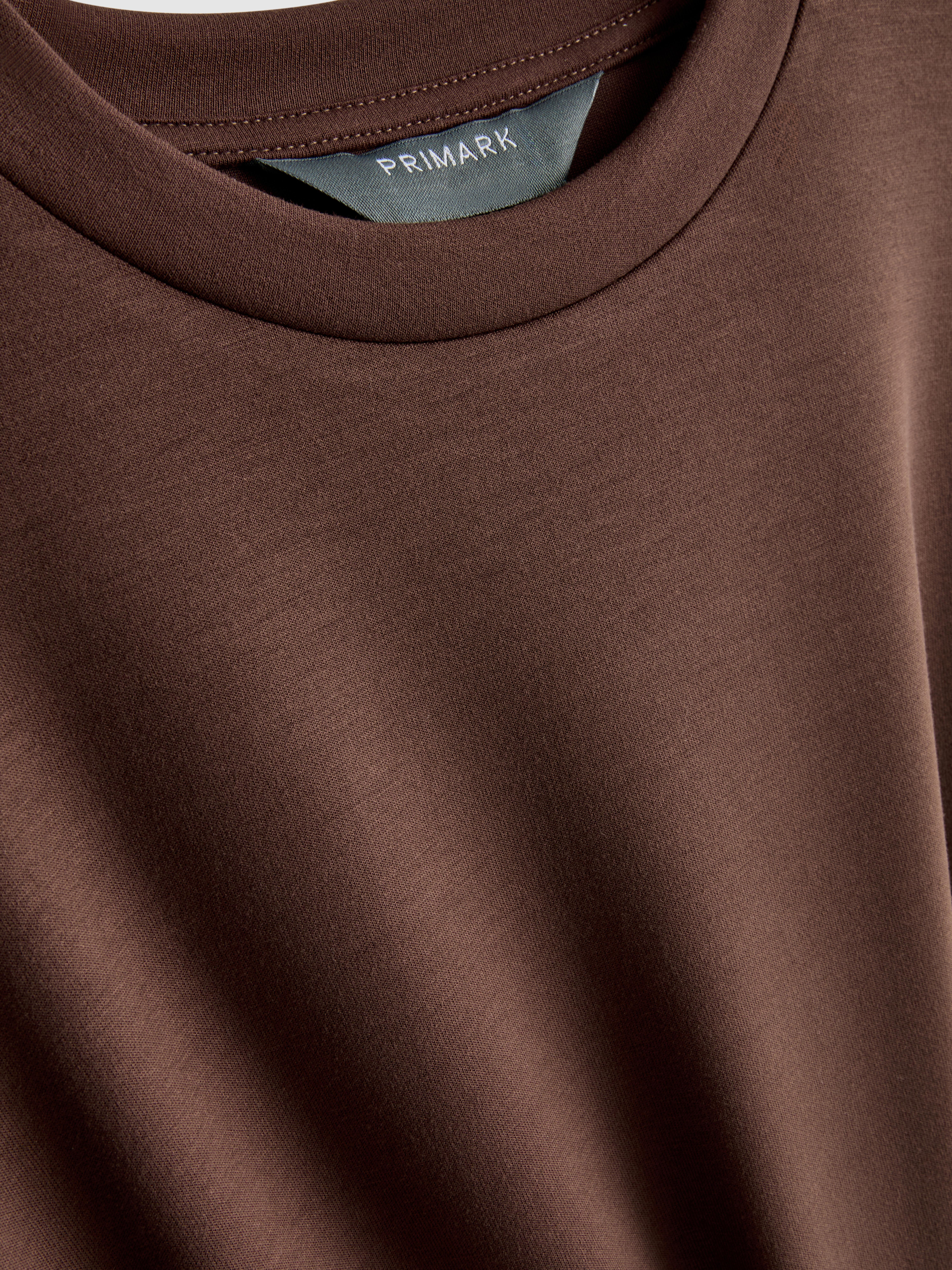Sudadera deportiva de cuello redondo