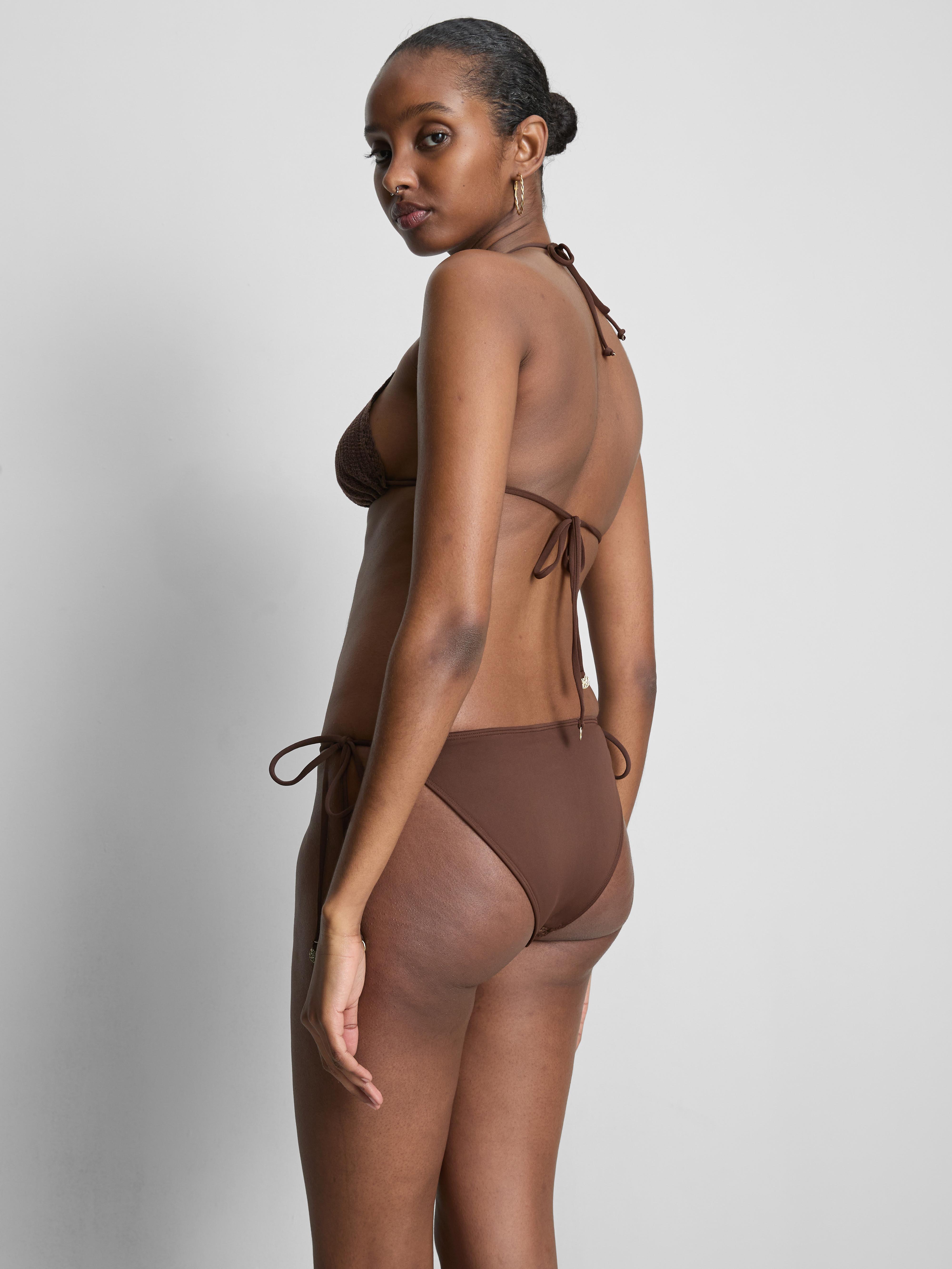 Gehäkelte Bikinihose zum seitlichen Binden