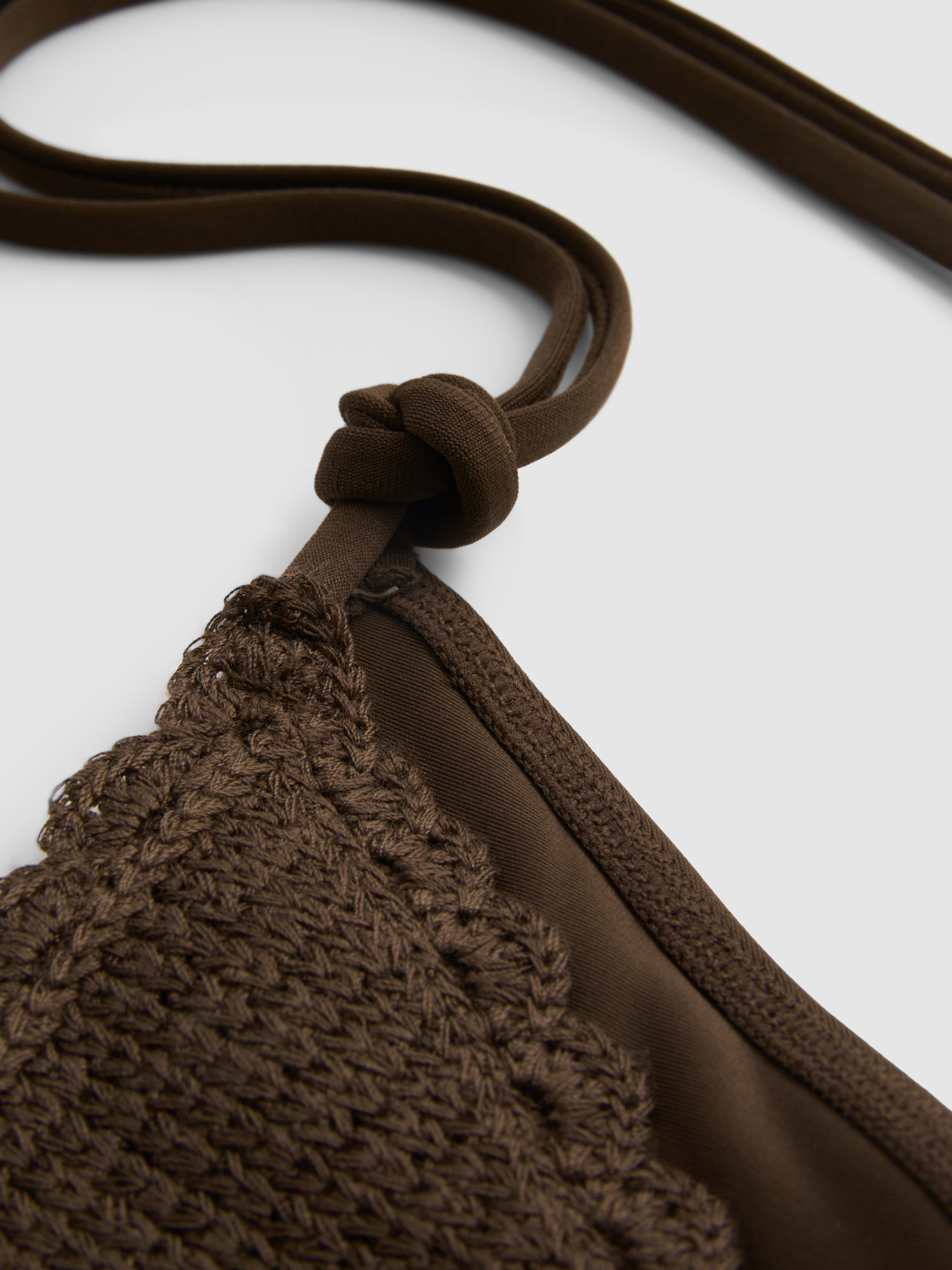 Gehäkelte Bikinihose zum seitlichen Binden