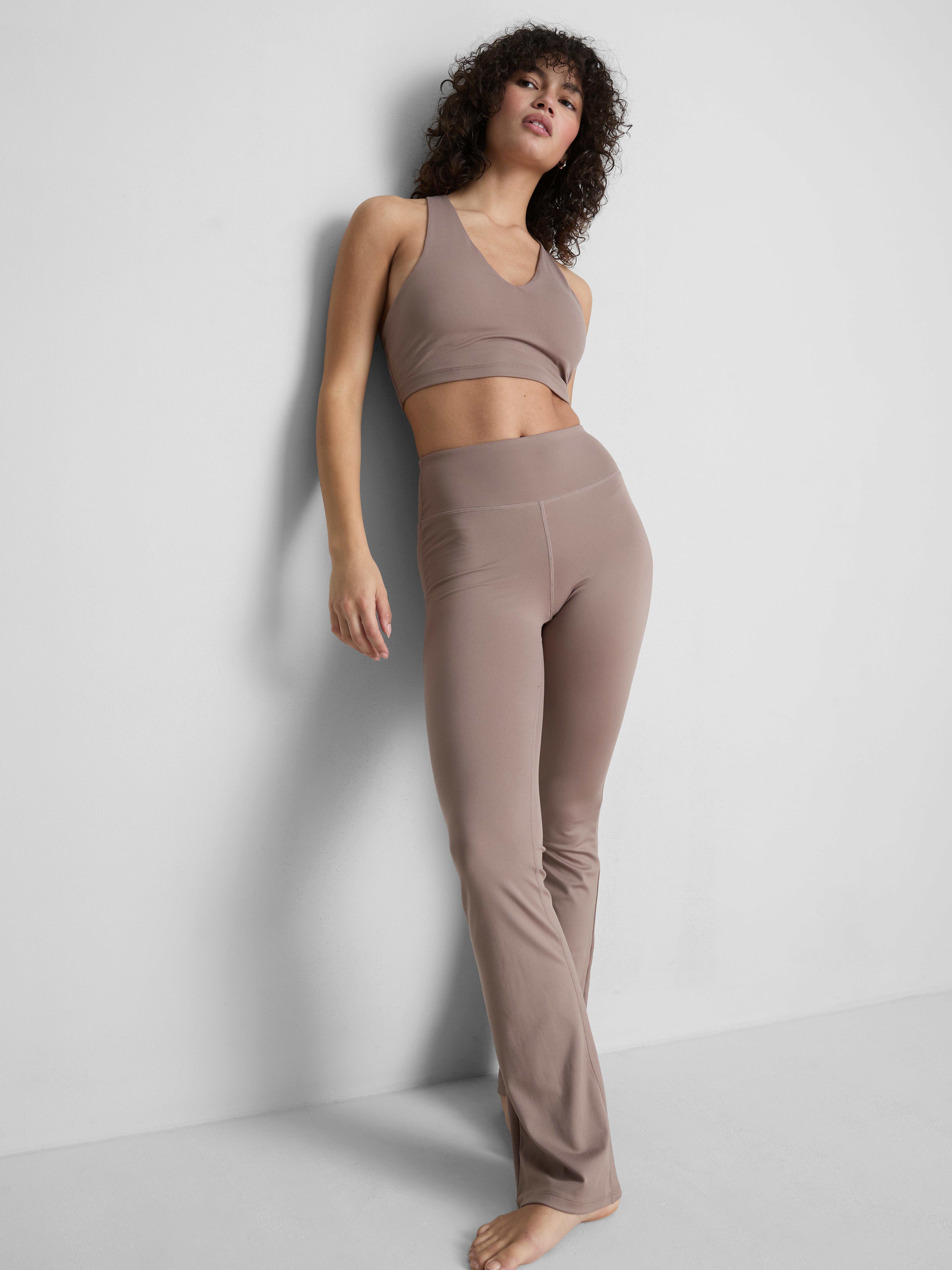 Korte sporttop met V-hals