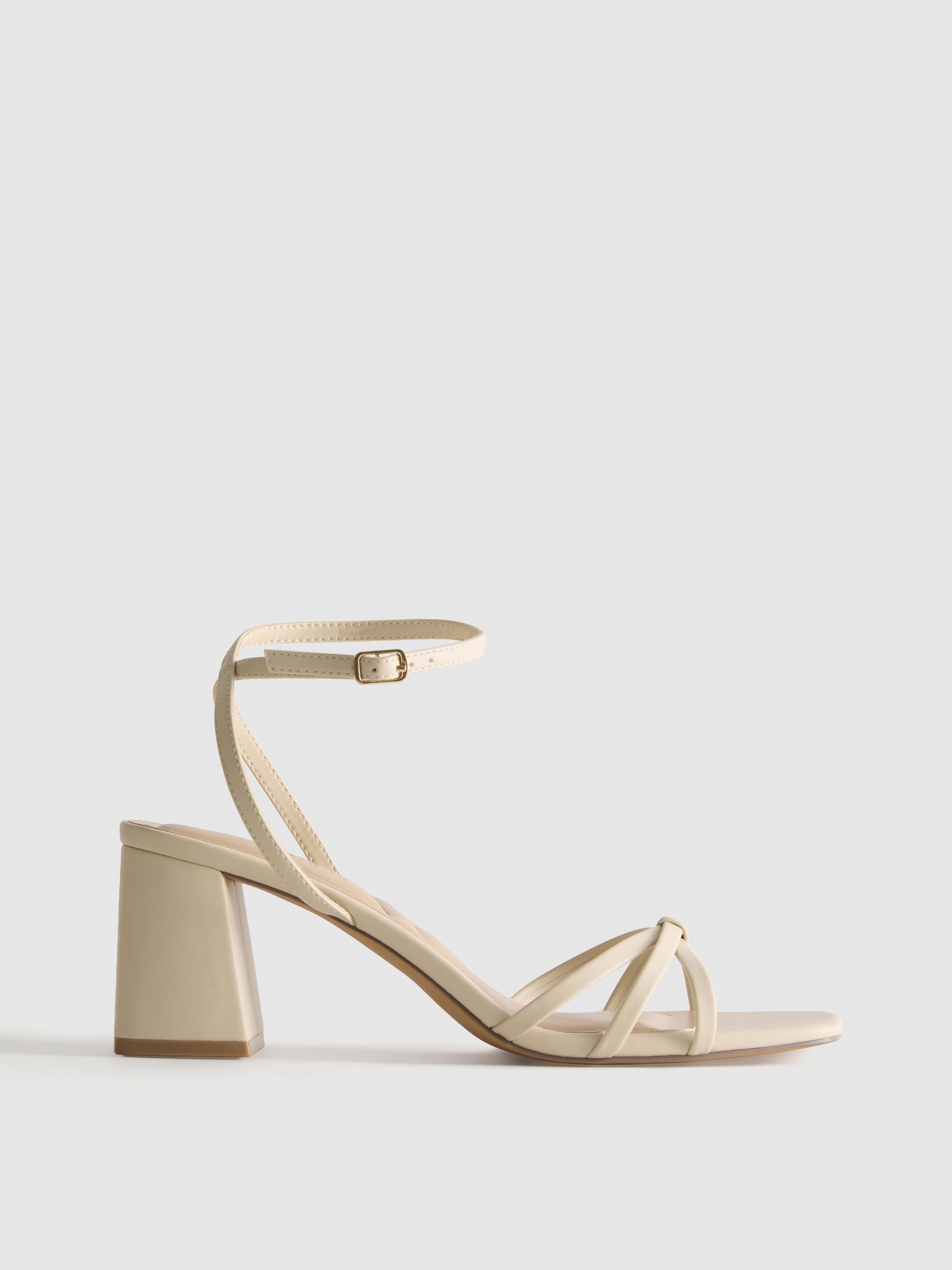 Sandalen met blokhak en bandjes