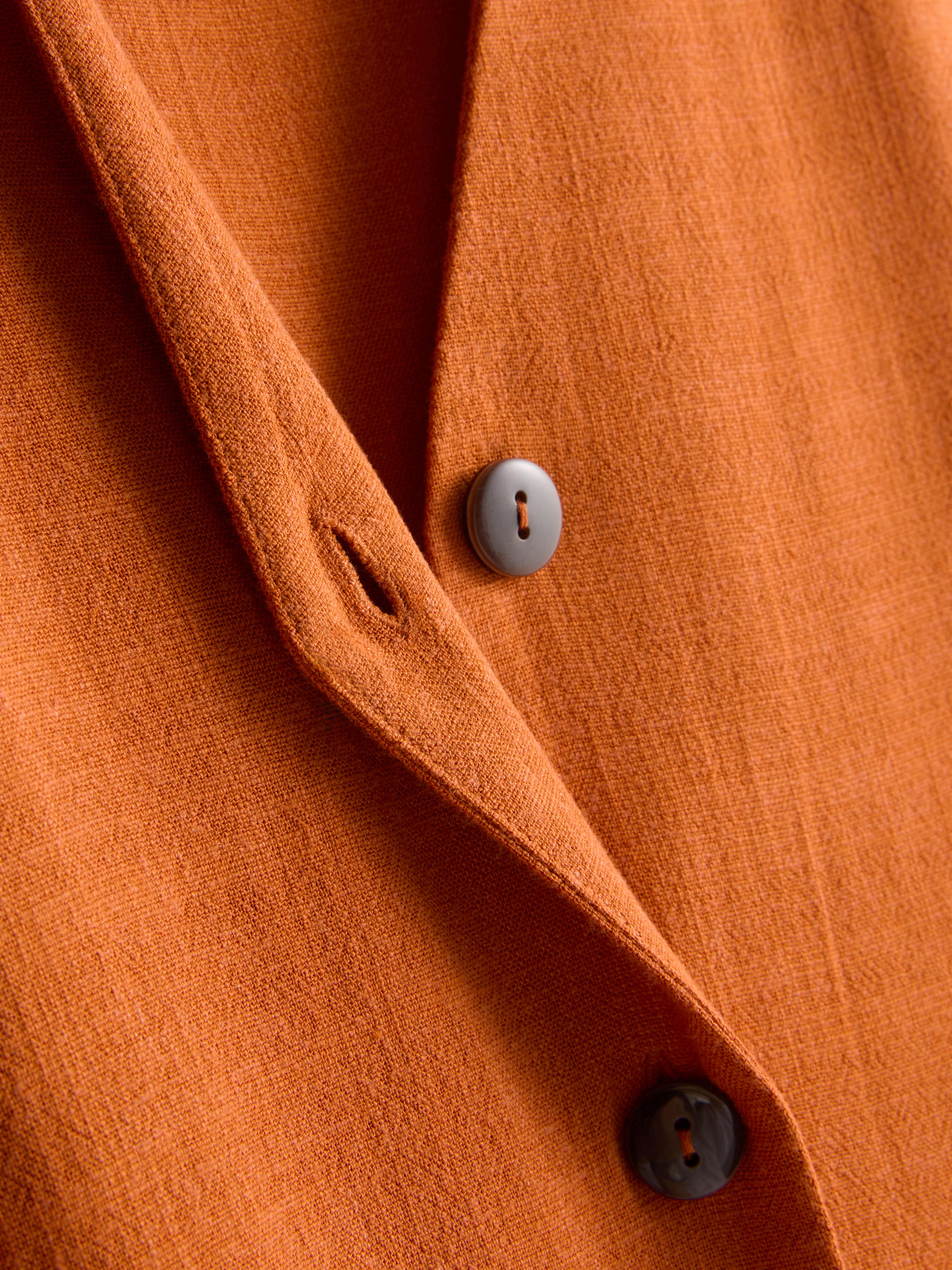 Maxikleid mit V-Ausschnitt und Knopfleiste