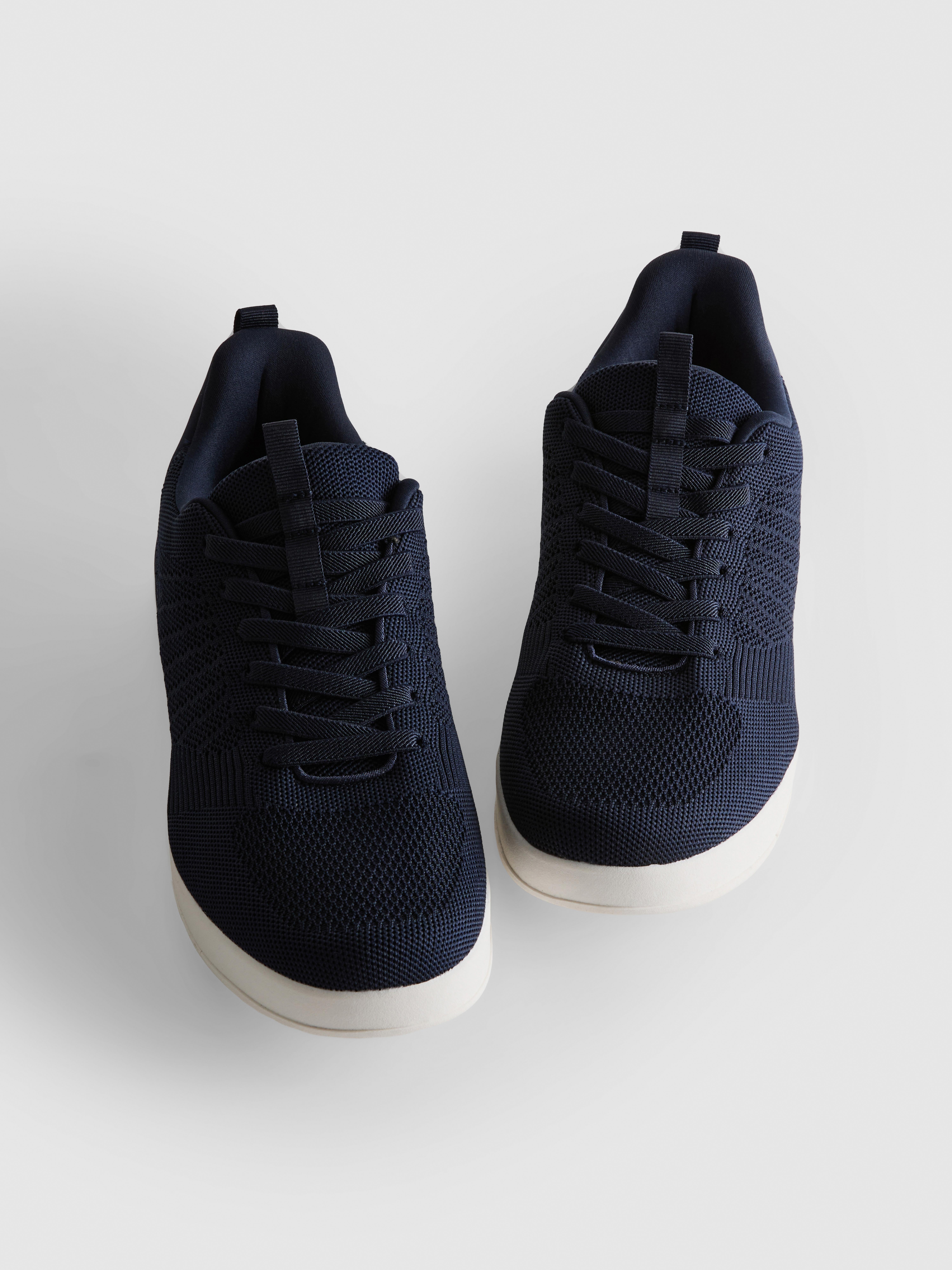 Buty sportowe z niską cholewką