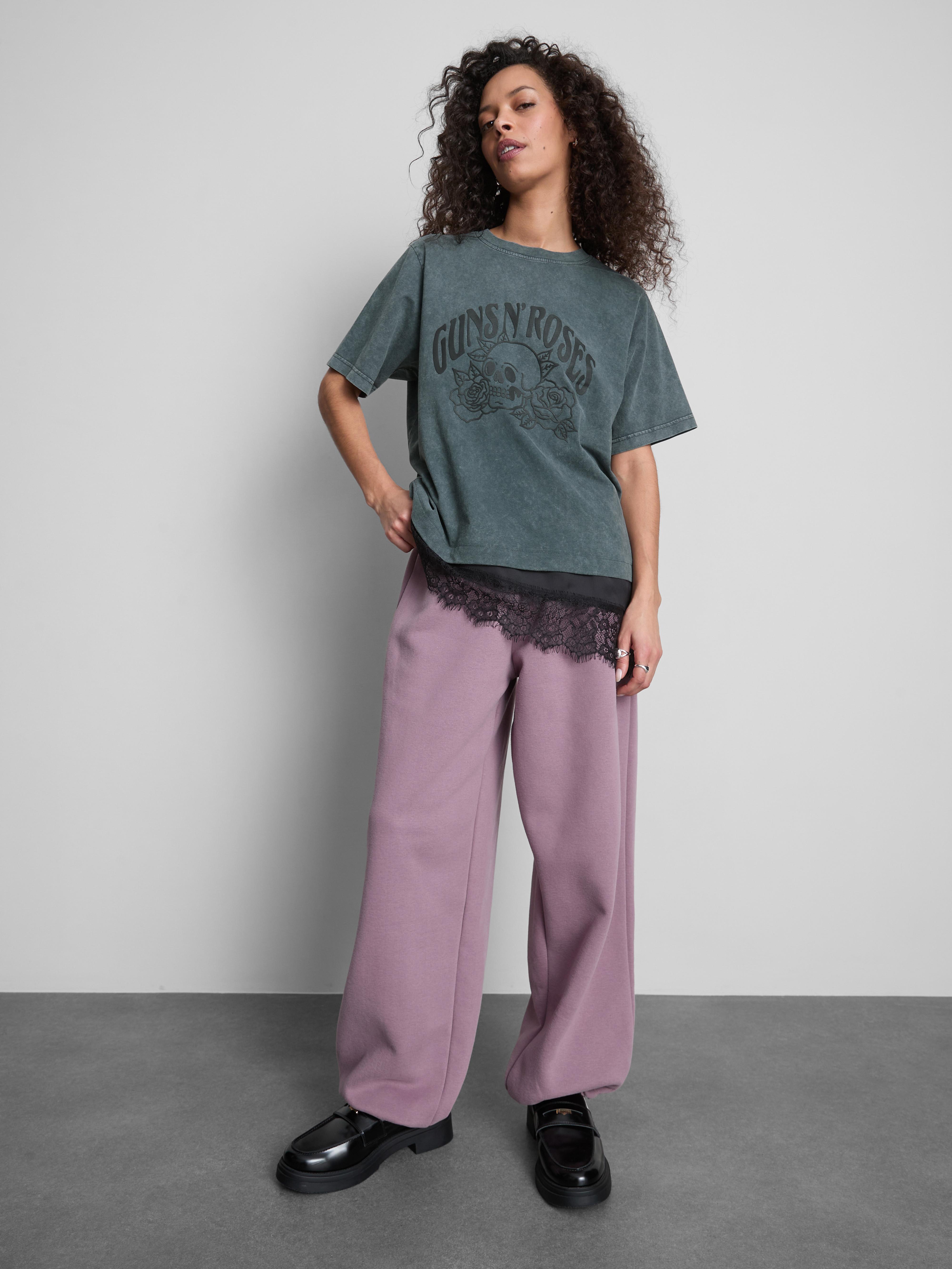 Women's Gray Guns N' Roses Lace Trim T-Shirt