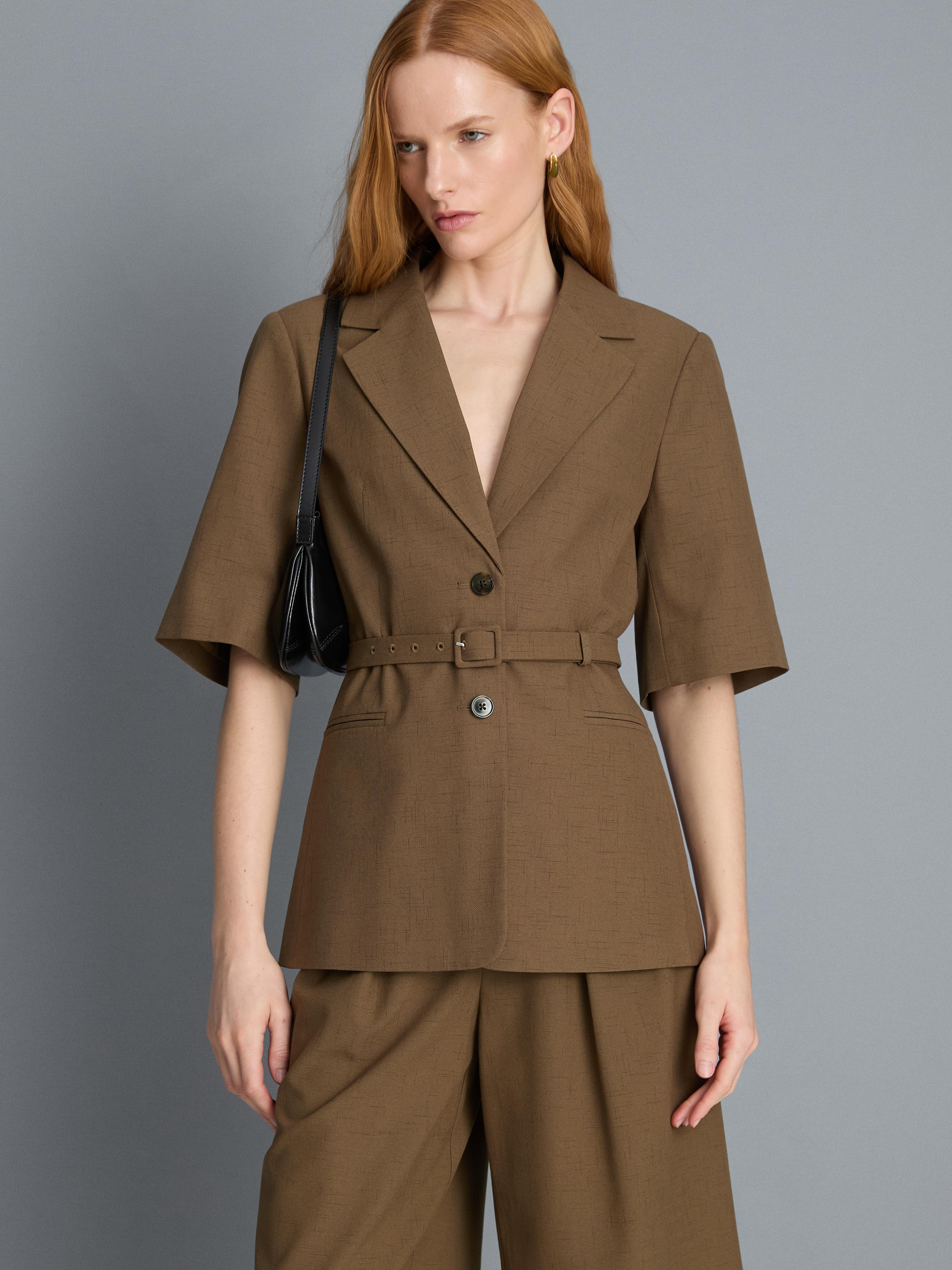 Kurzärmeliger Blazer mit Gürtel