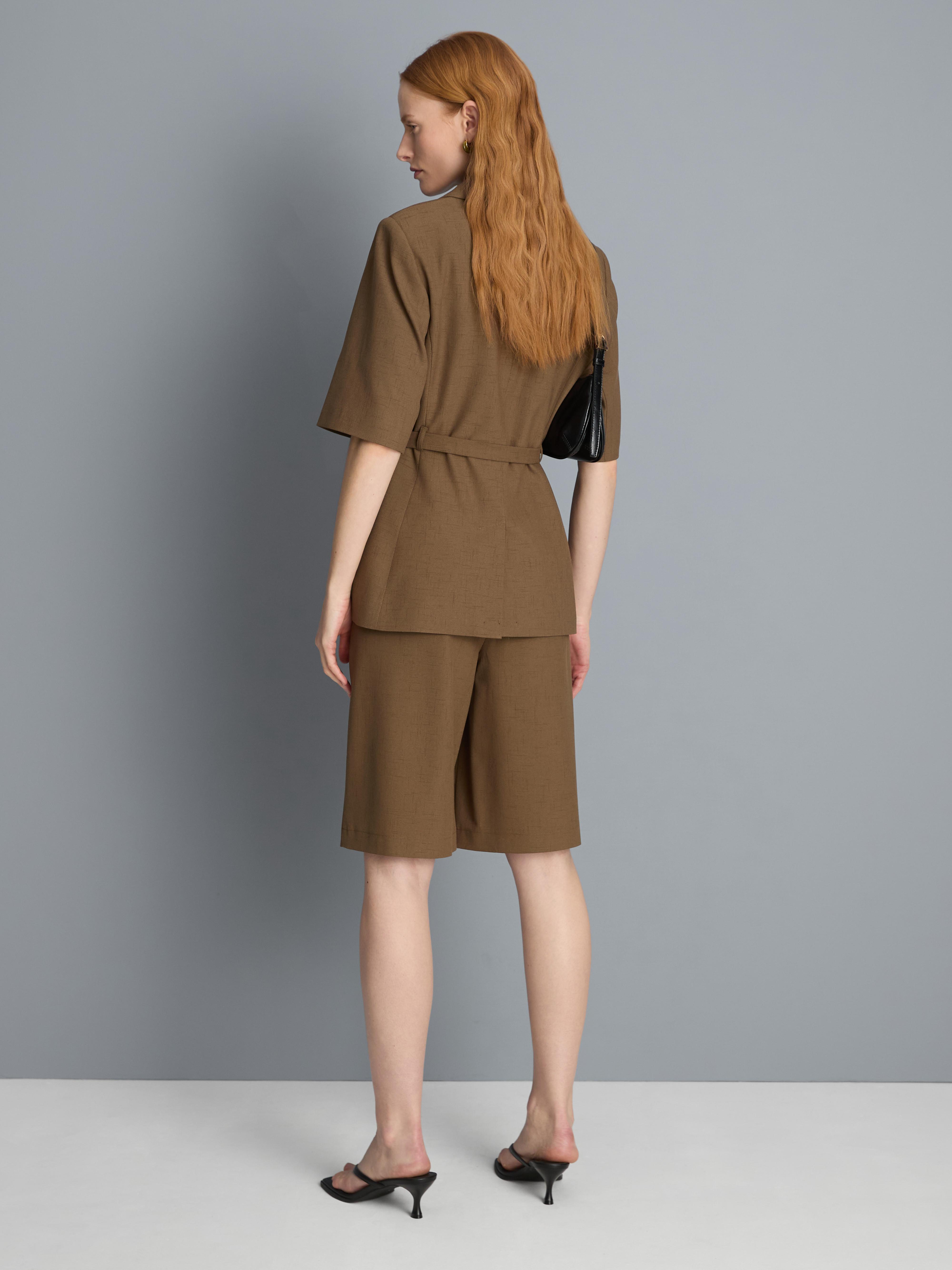 Kurzärmeliger Blazer mit Gürtel