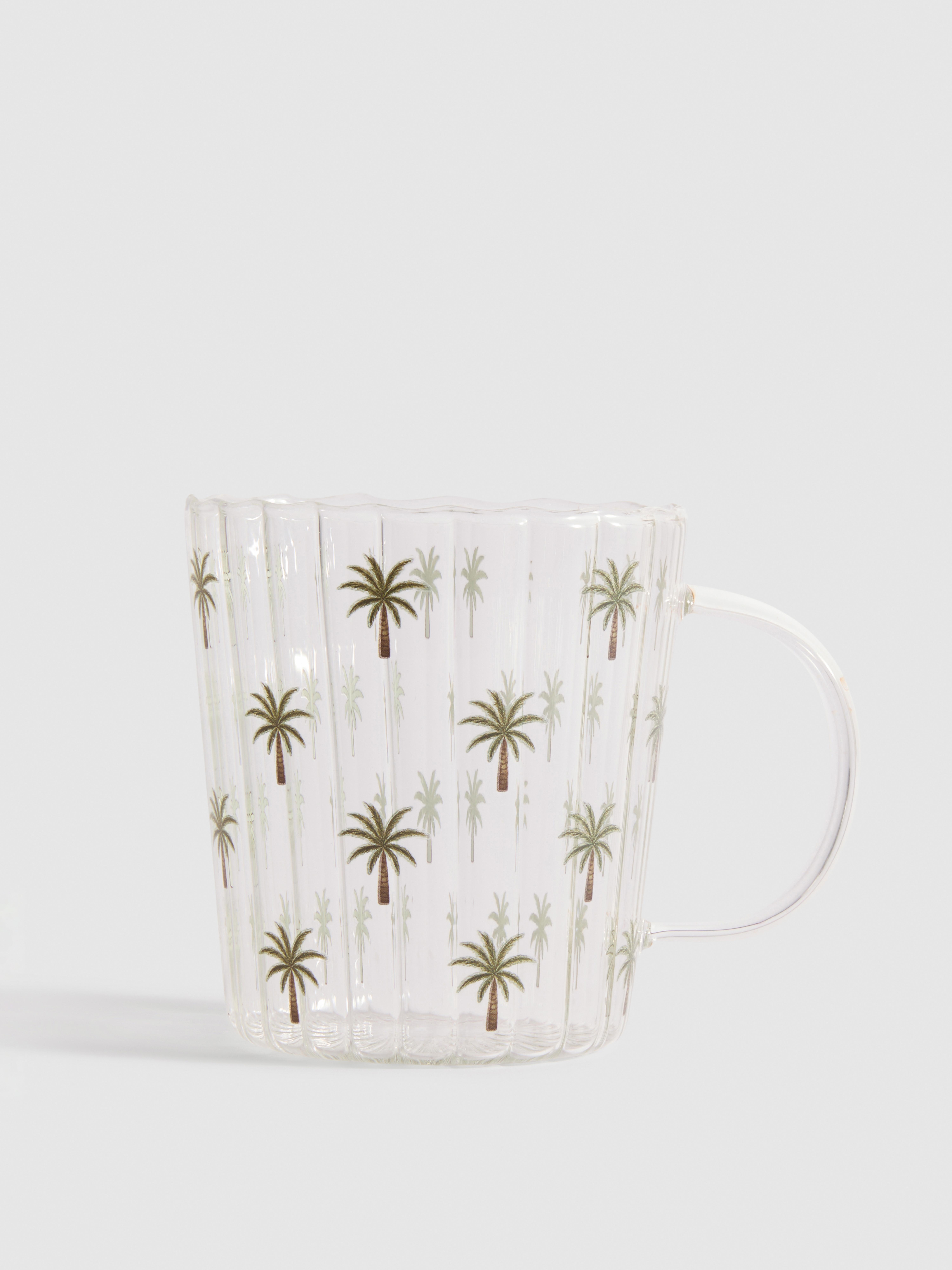 Taza de vidrio acanalado con palmeras