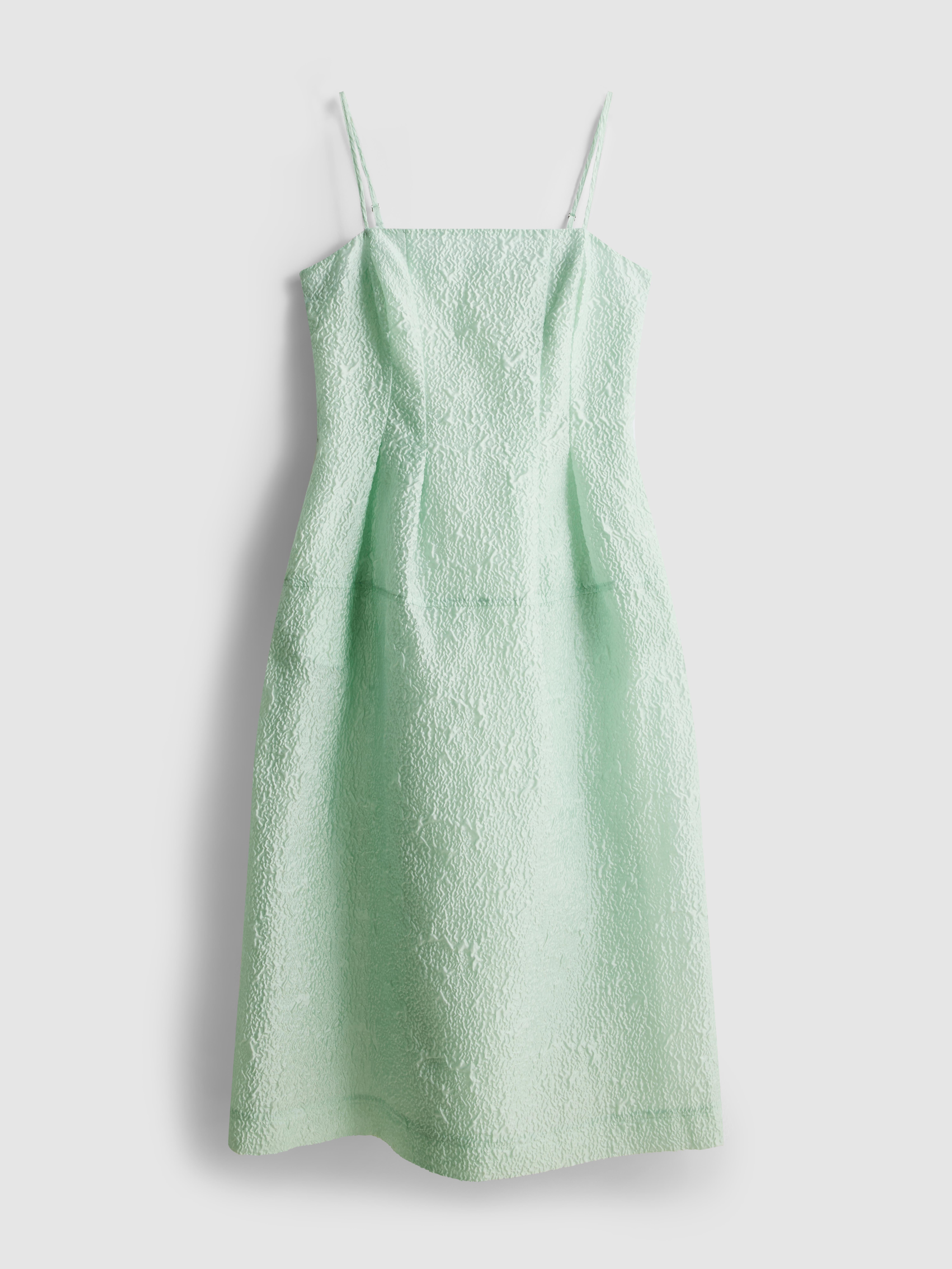 Vestido midi entallado de jacquard con tirantes