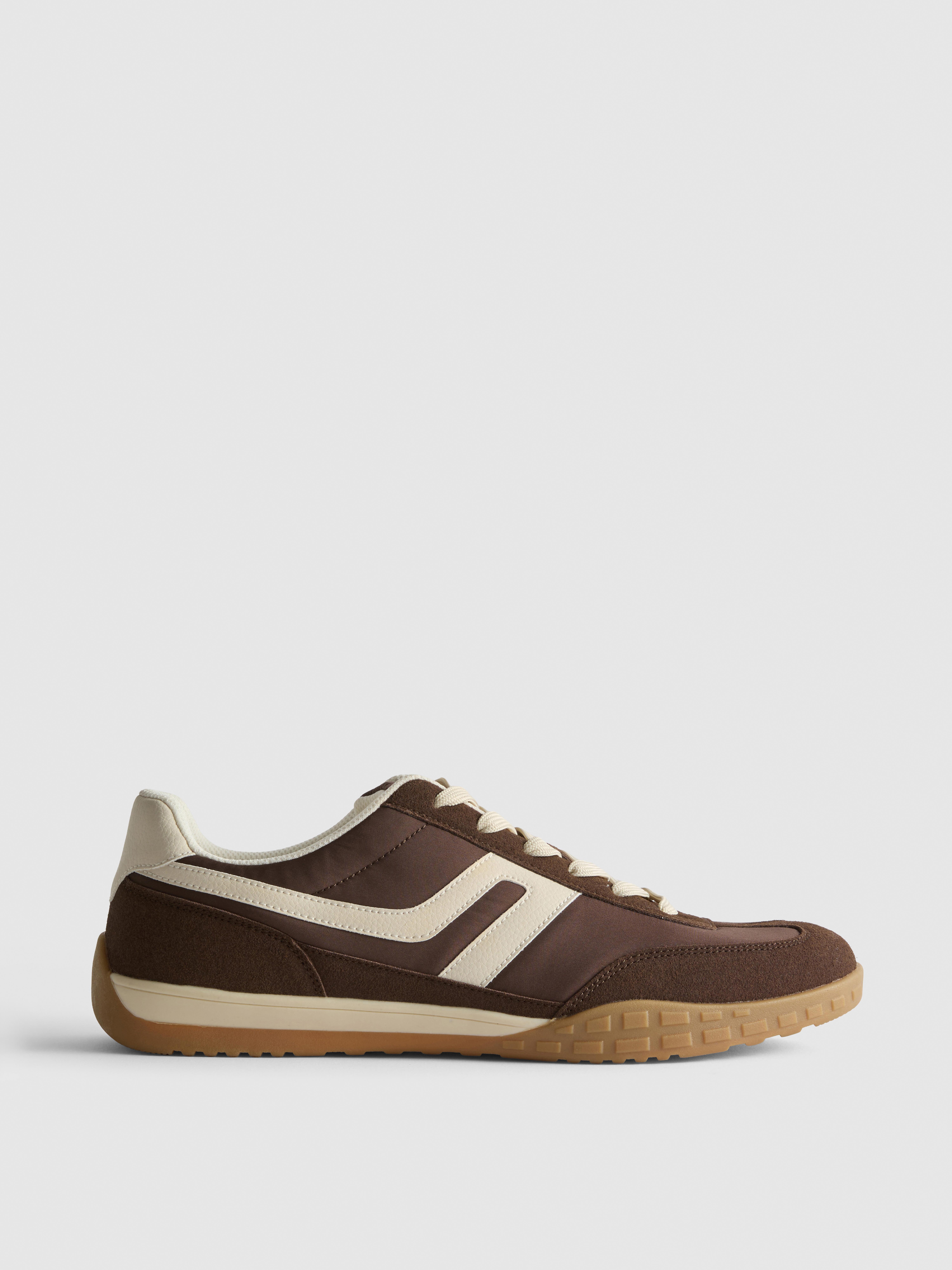 Contrast Panel Trainers