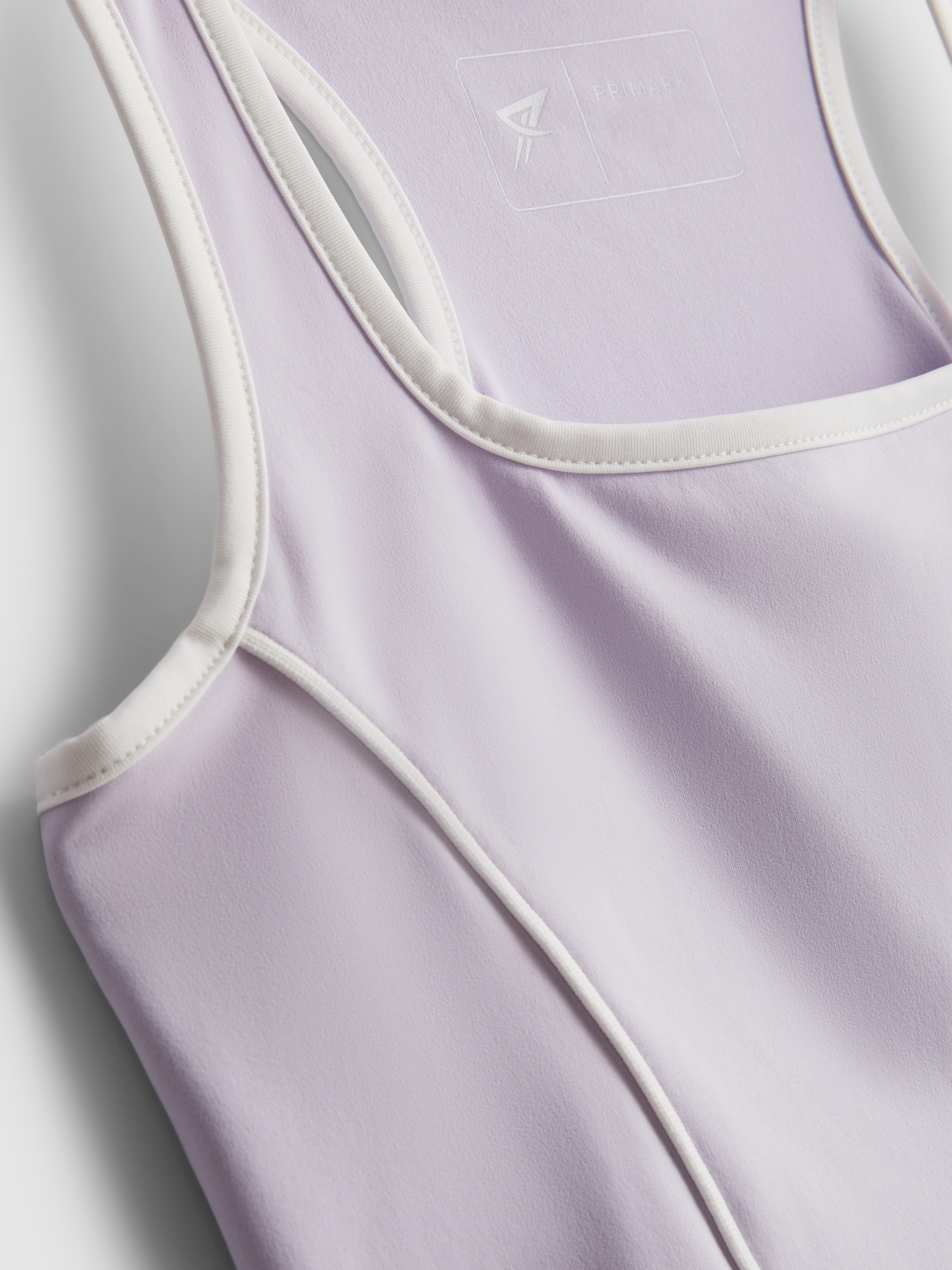Maiou sport racerback cu ornamente contrastante