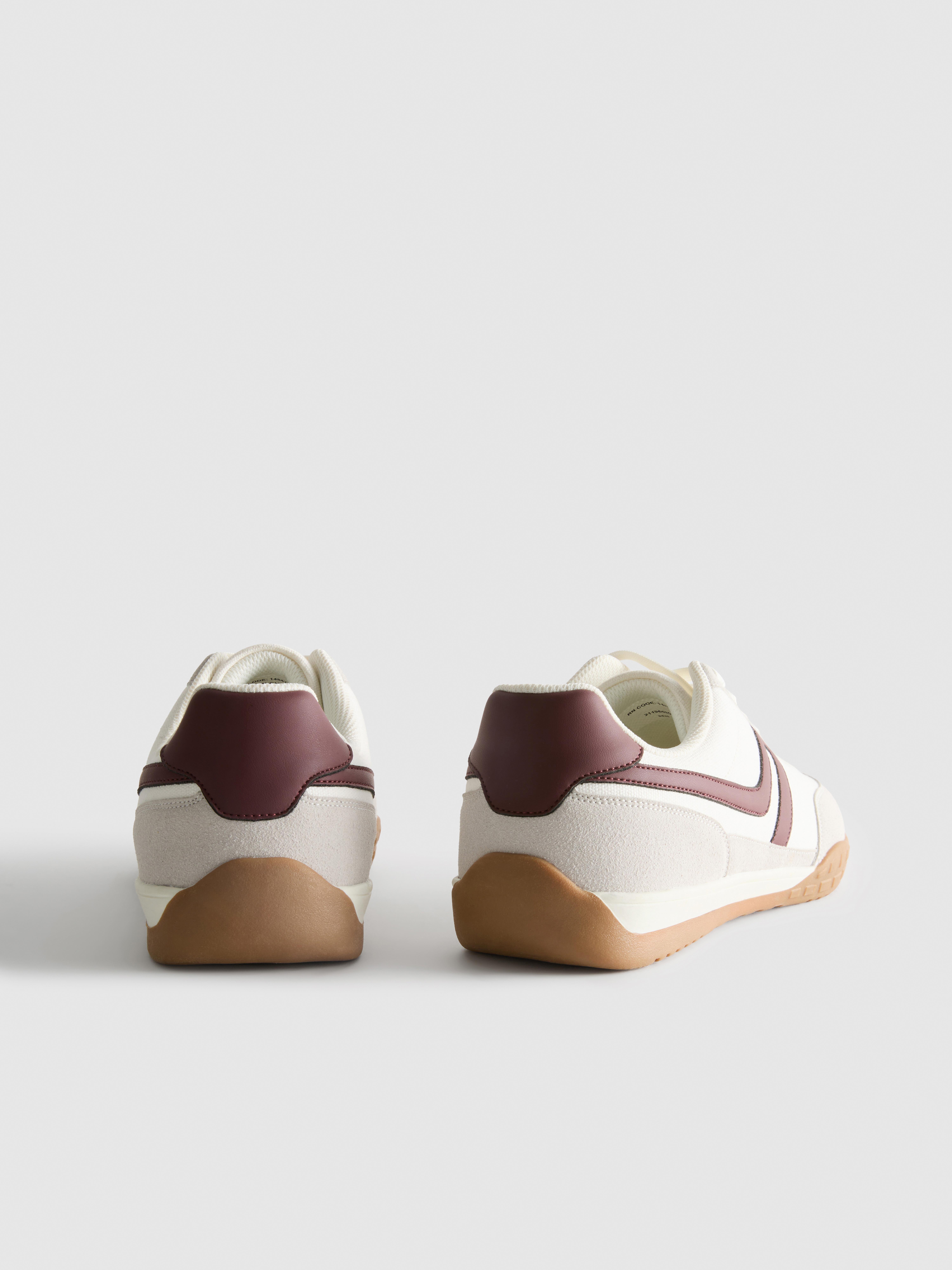 Contrast Panel Trainers