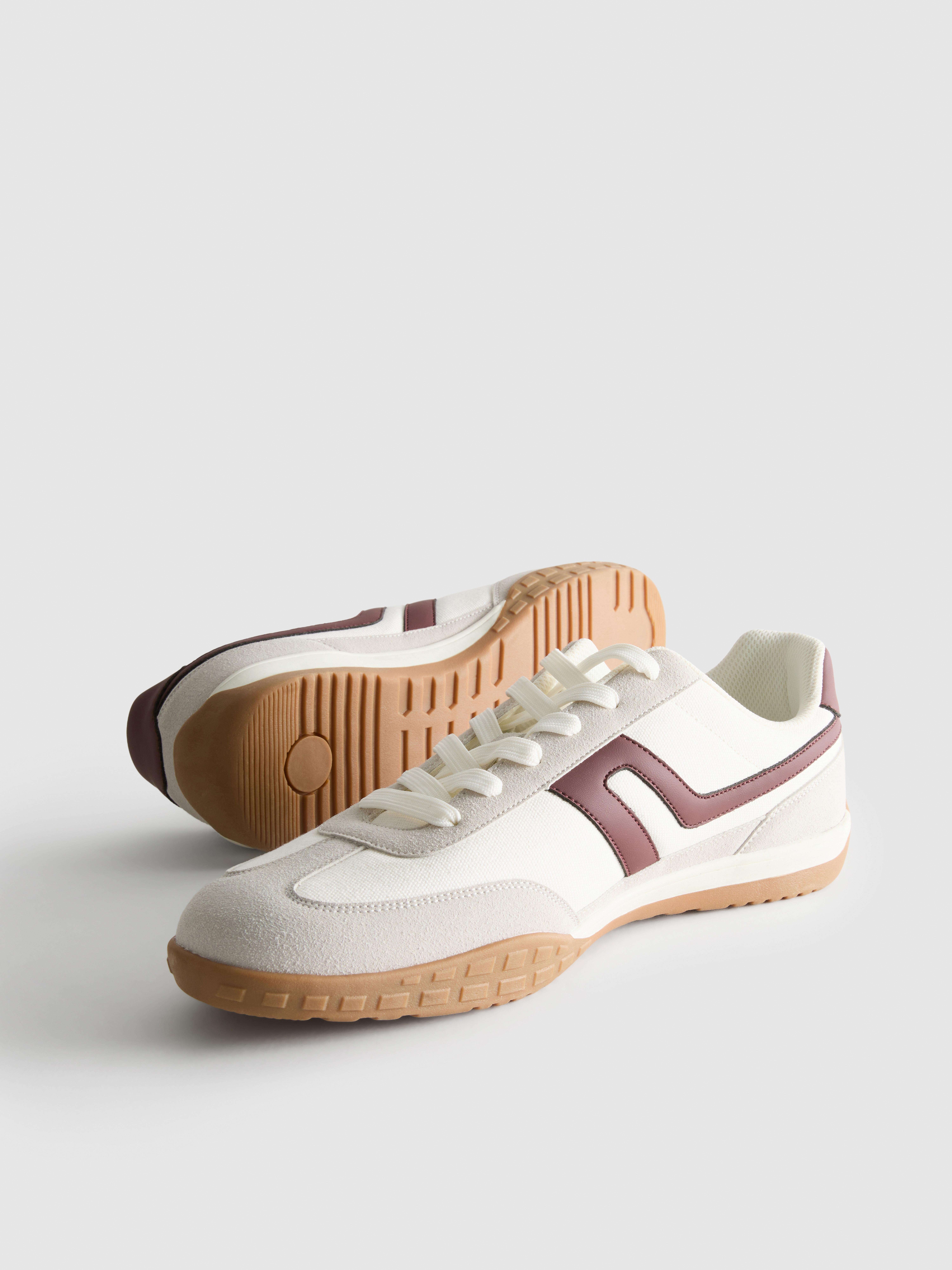 Contrast Panel Trainers