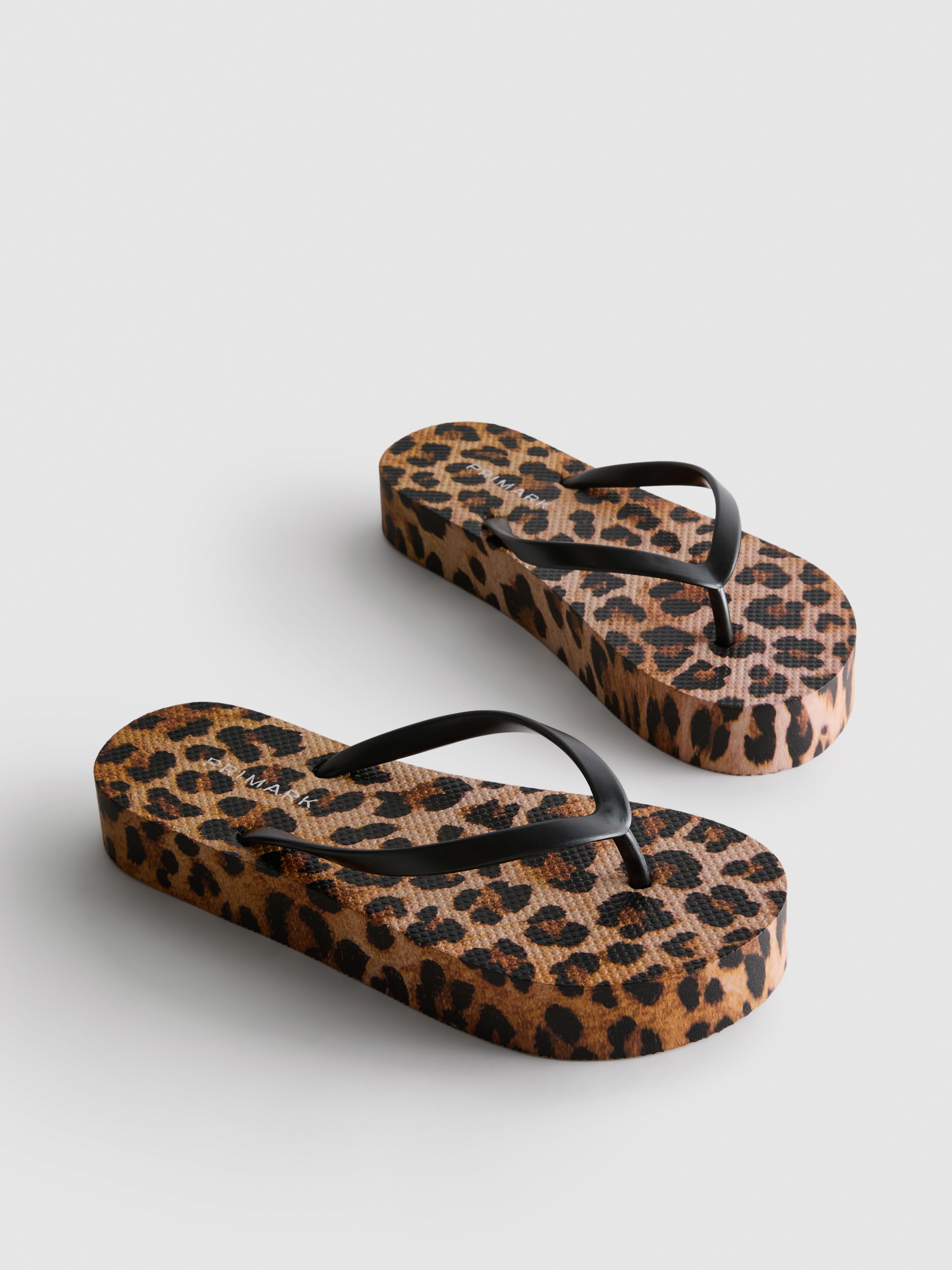 Infradito con plateau e stampa leopardata
