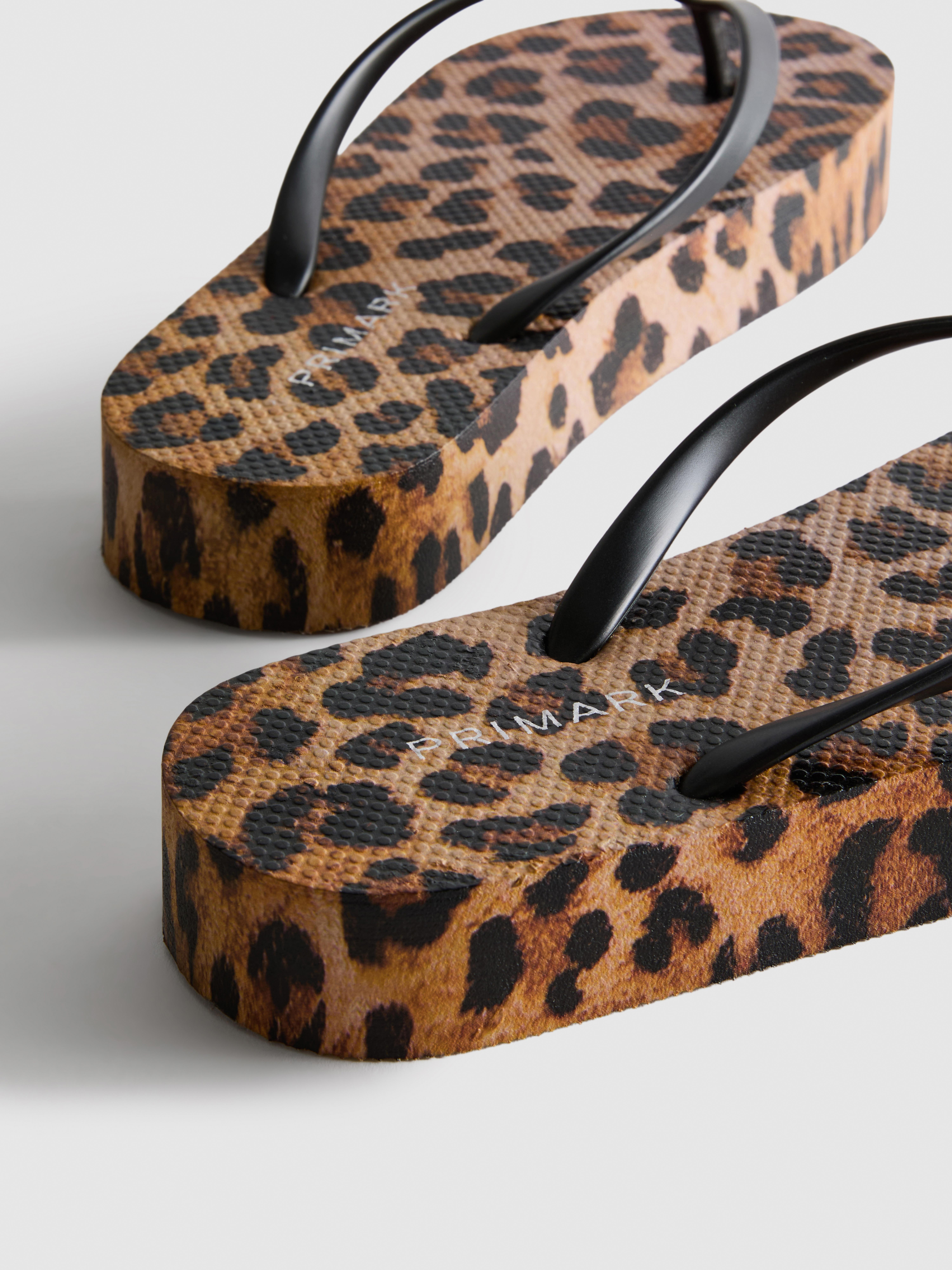 Infradito con plateau e stampa leopardata