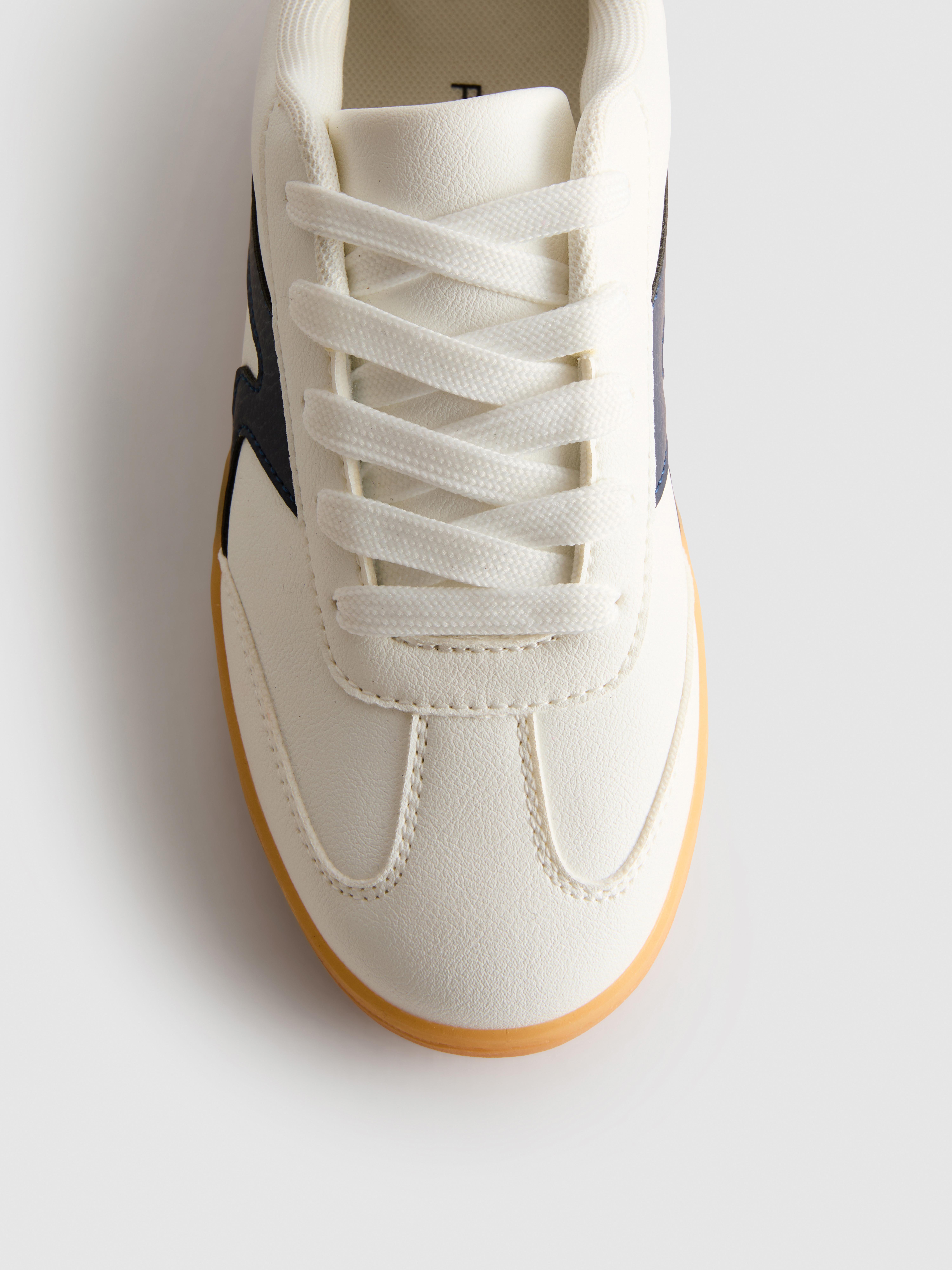 Gum Sole Low-Top Sneakers