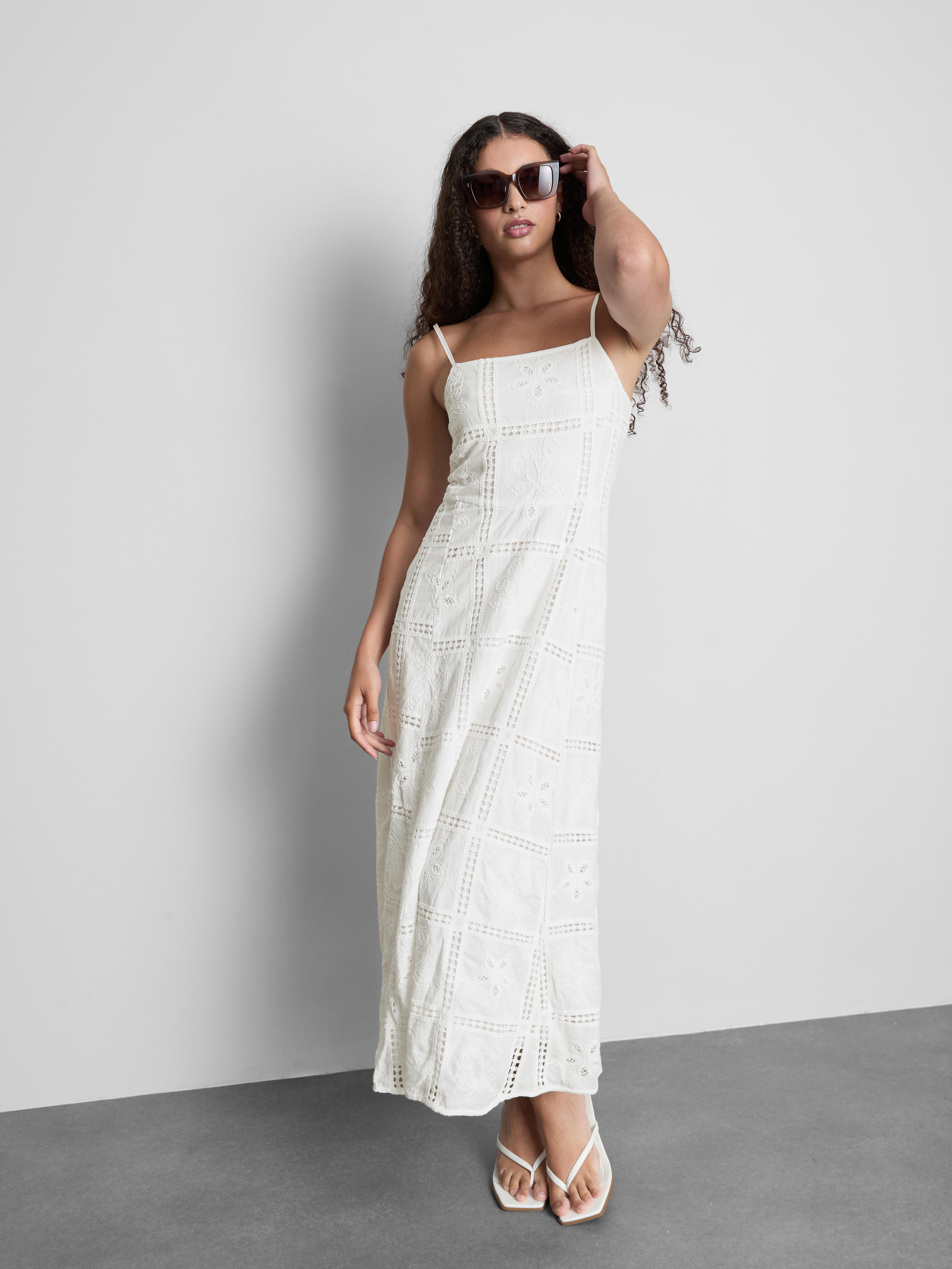 Vestido midi bordado de The Edit