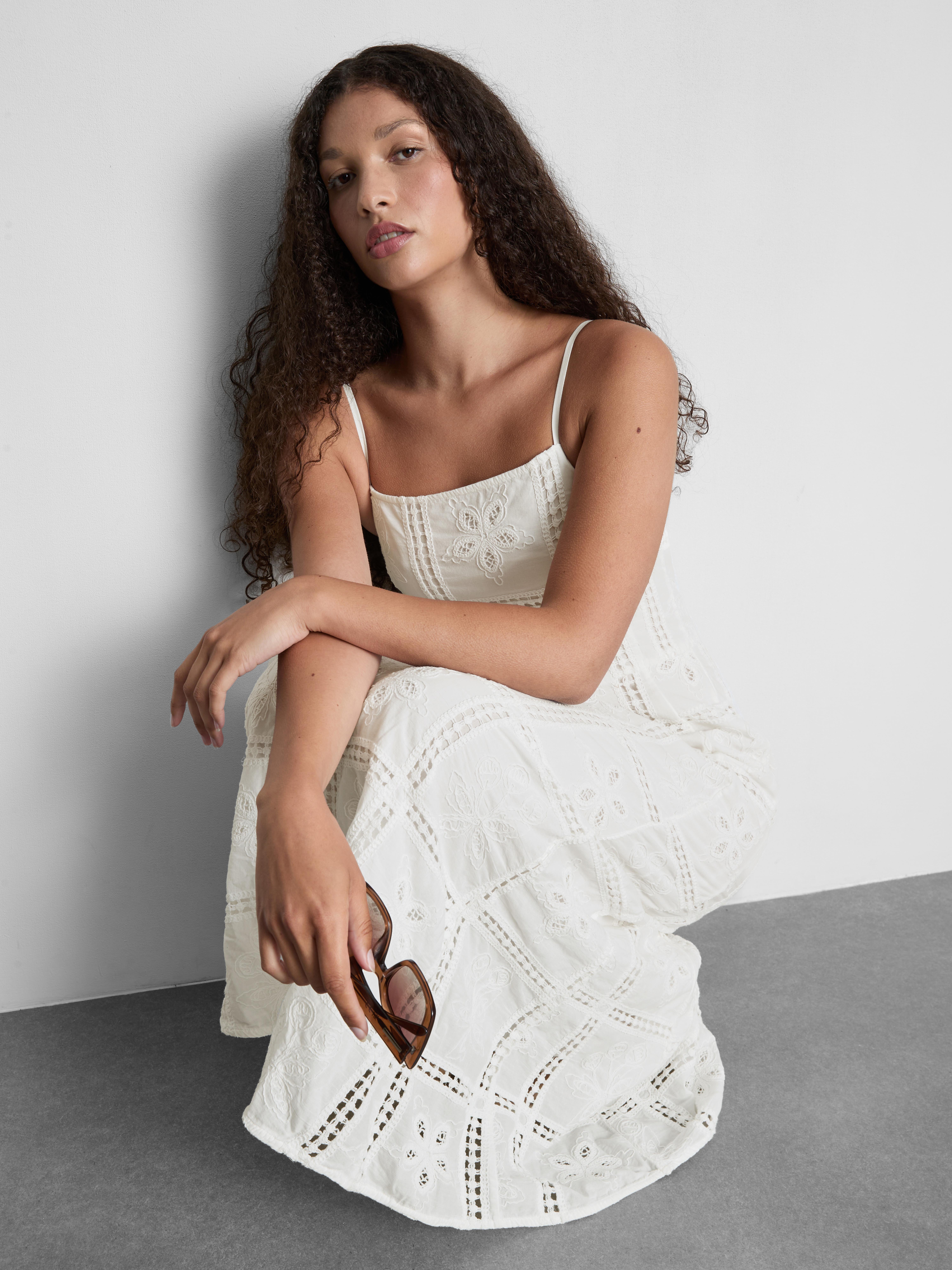 Vestido midi bordado de The Edit